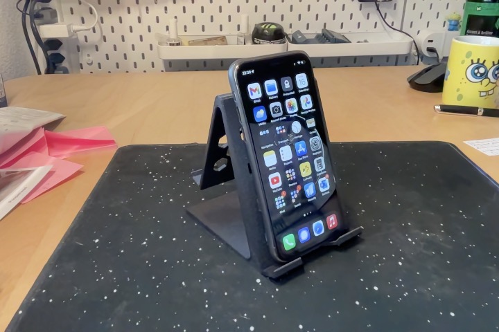 Big phone and tablet stand, no supports needed - photo 2