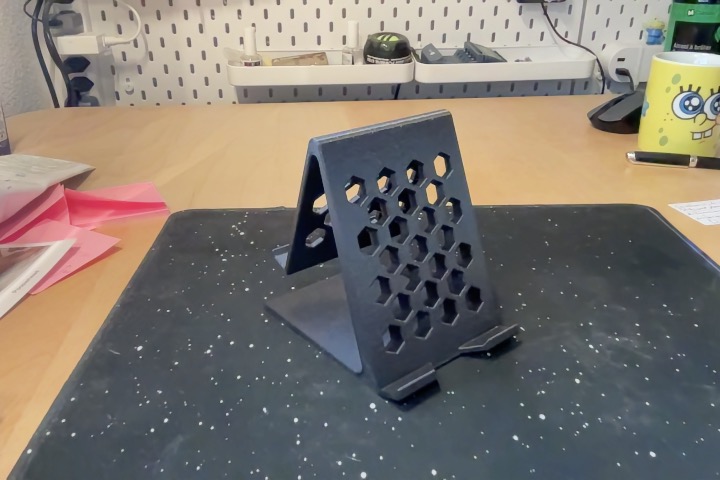 Big phone and tablet stand, no supports needed - photo 3