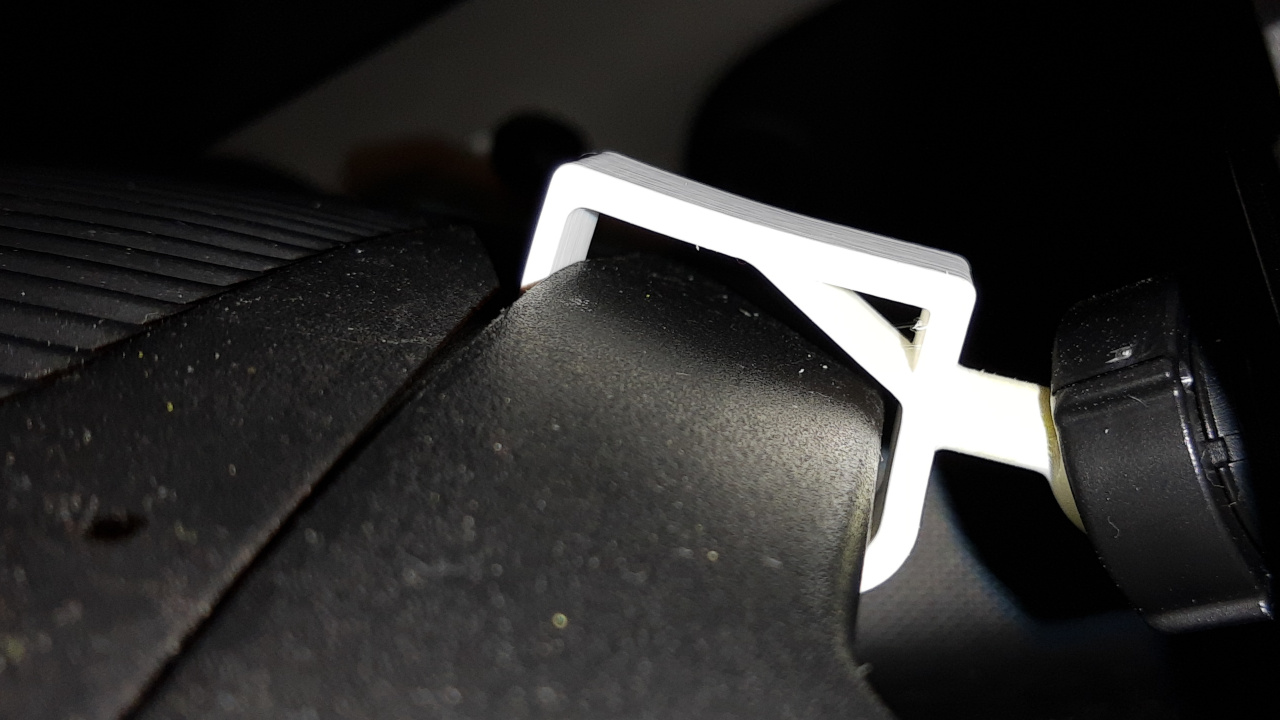 Toyota Aygo dashboard phone clip