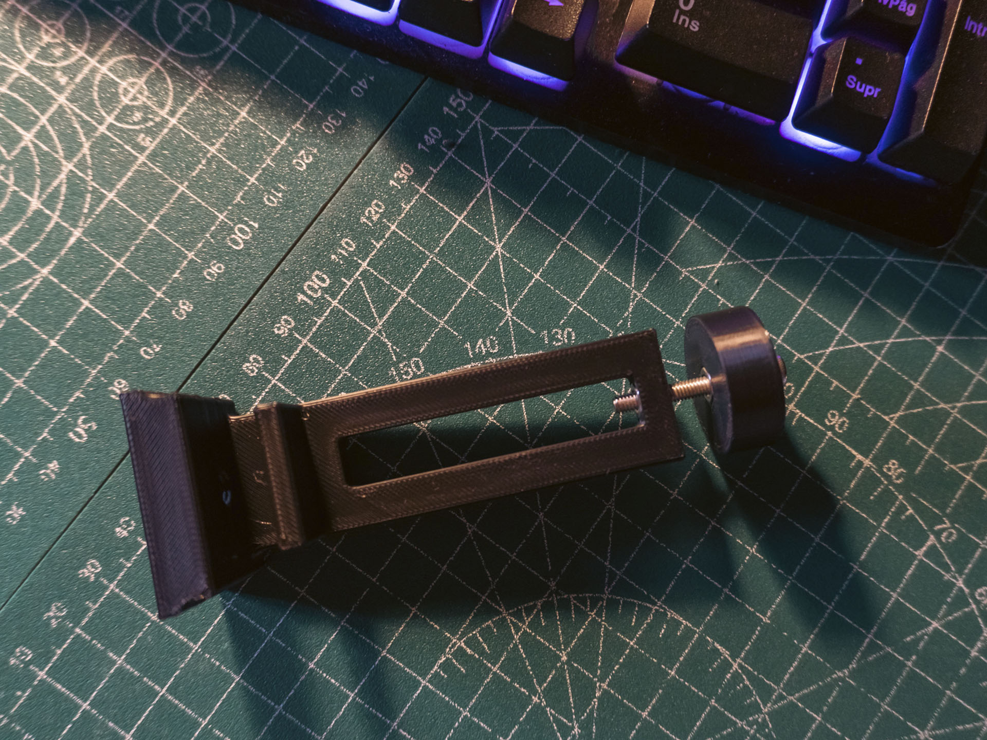 VERY SIMPLE tripod phone clamp - photo 2