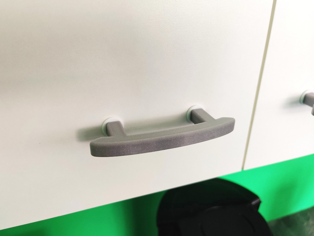 Handle for Kitchen Cabinet / Griff für Küchenschrank