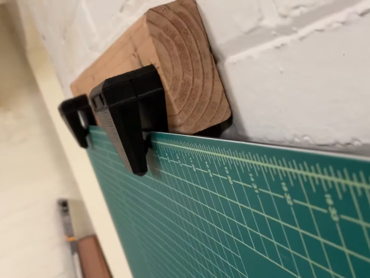 Wall Grip / Holder / Hanger / Clip to hang cutting mats and other flat objects