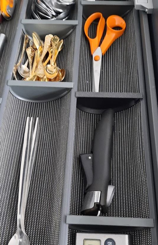 Kitchen drawer divider Mobalpa