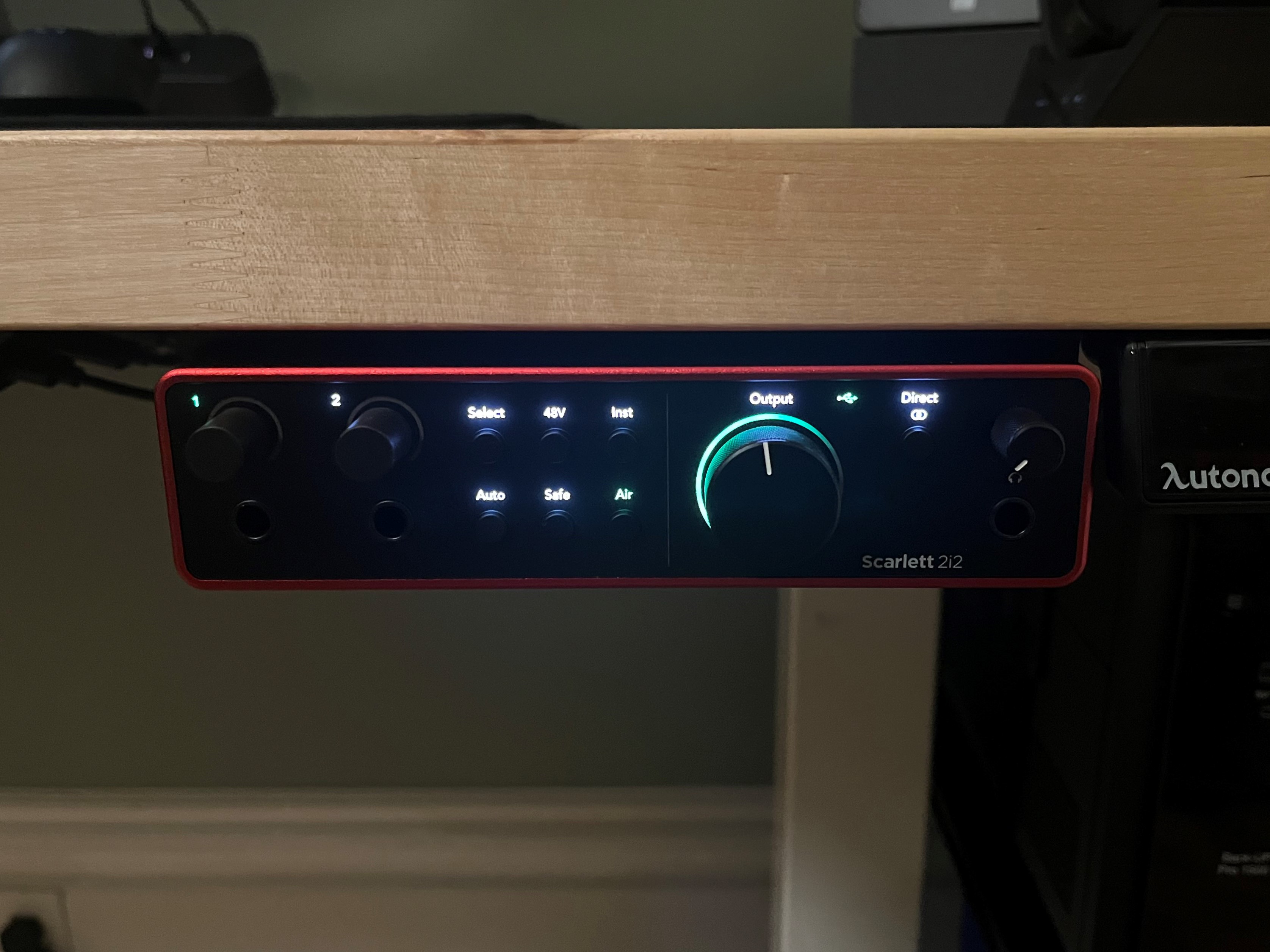 Focusrite Scarlett 2i2 4th Gen Under Desk Mount - photo 3