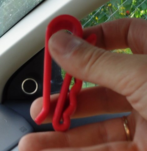 Sunglasses holder for sun visor in car - photo 3