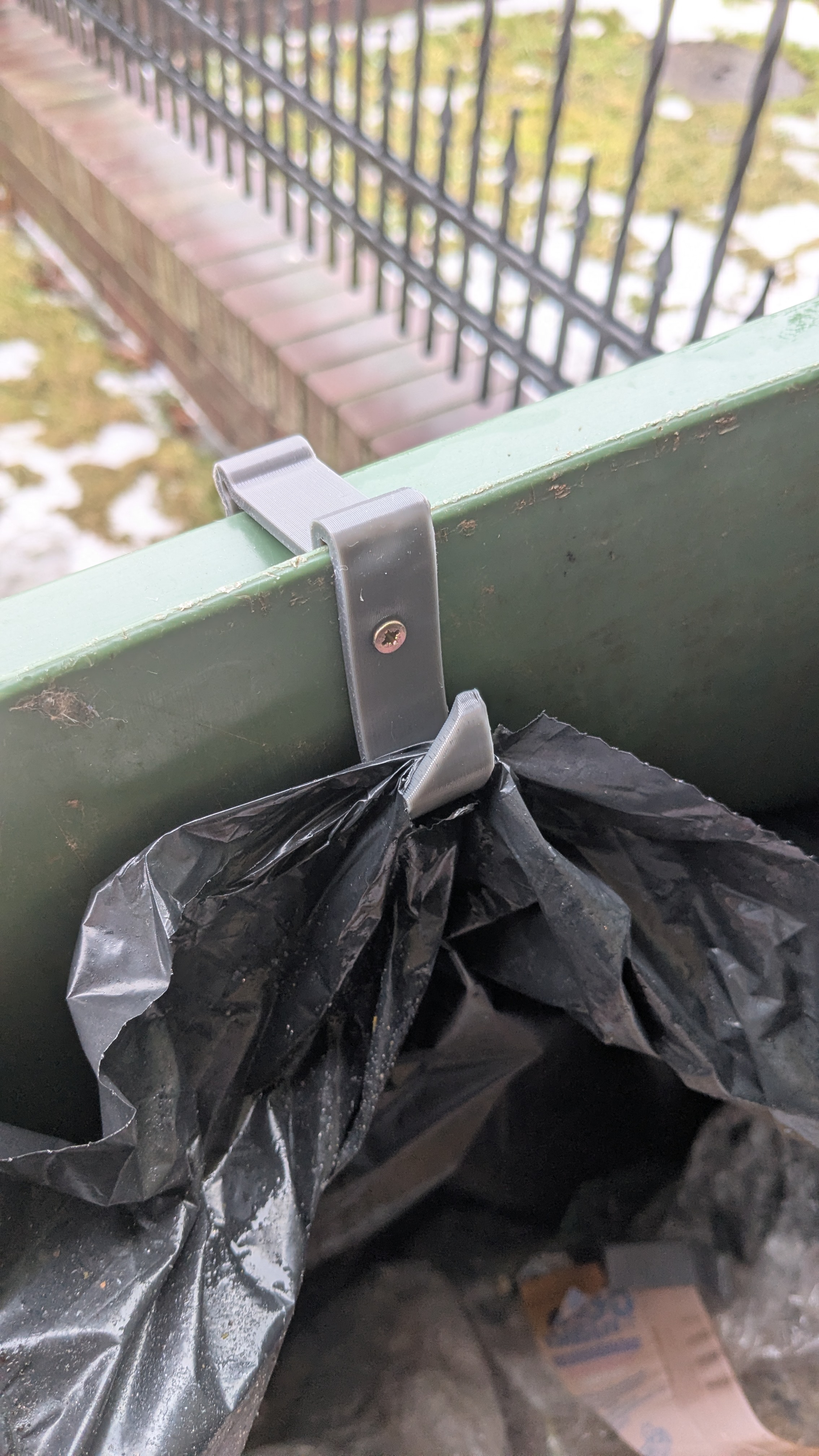 garbage bag clip - photo 3