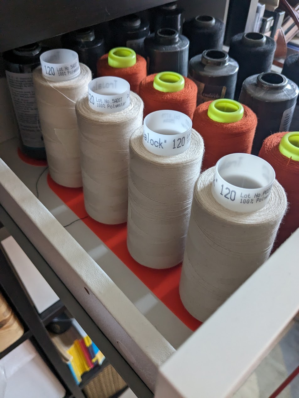 Overlock spool storage - photo 3