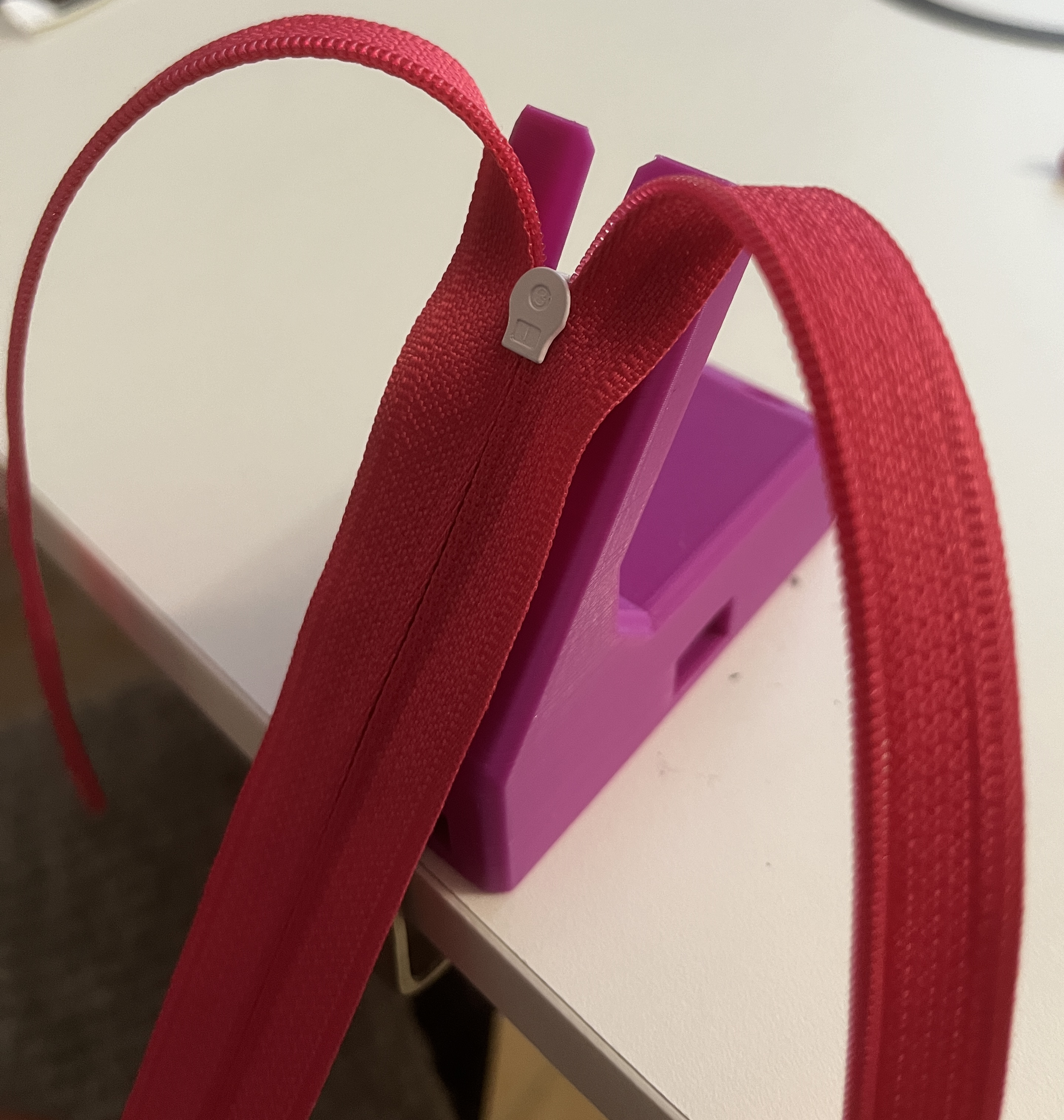 A remix of the Zipper Slider Jig with clamping improvement