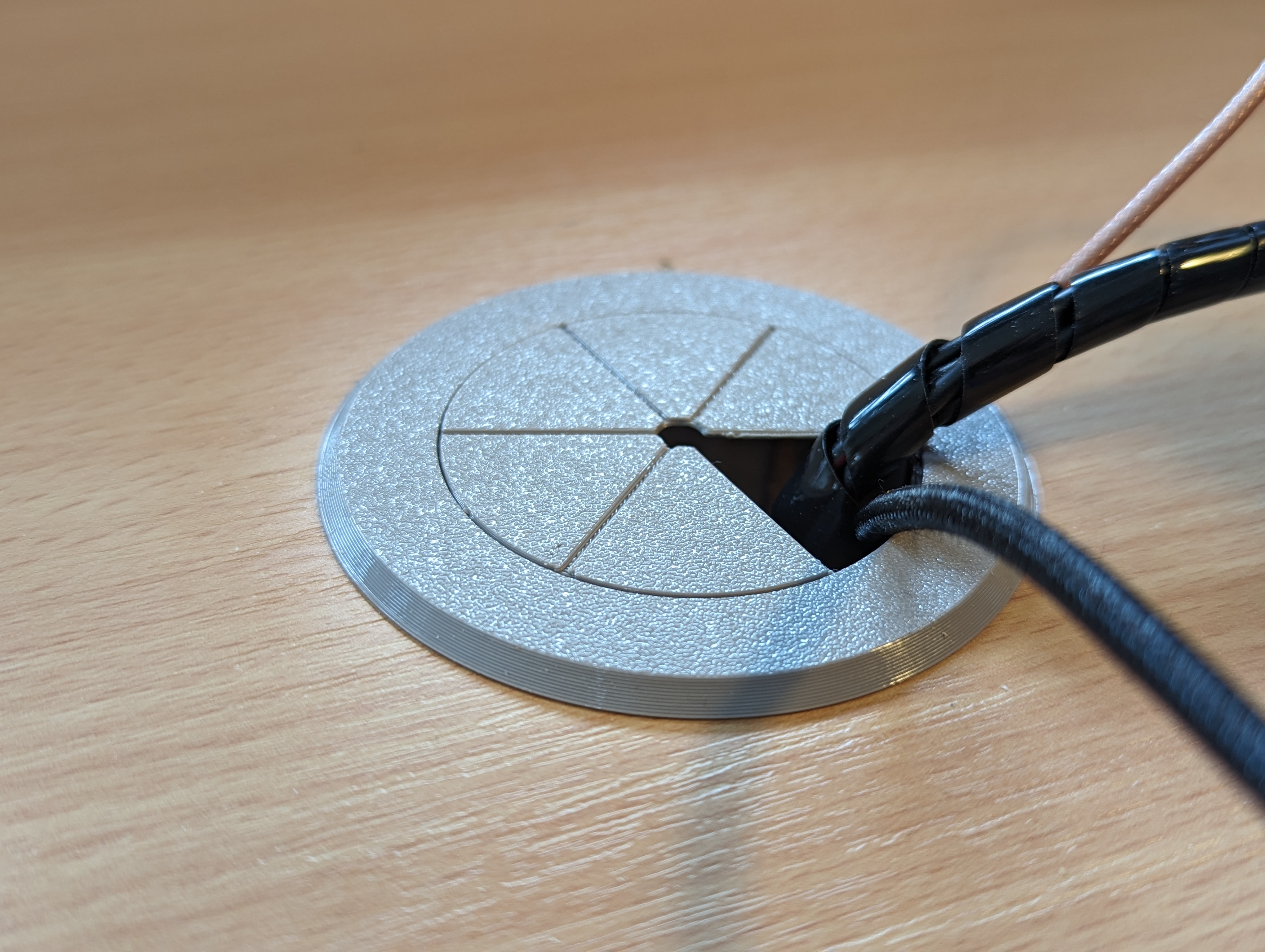 Parametrically cover for cable duct in table