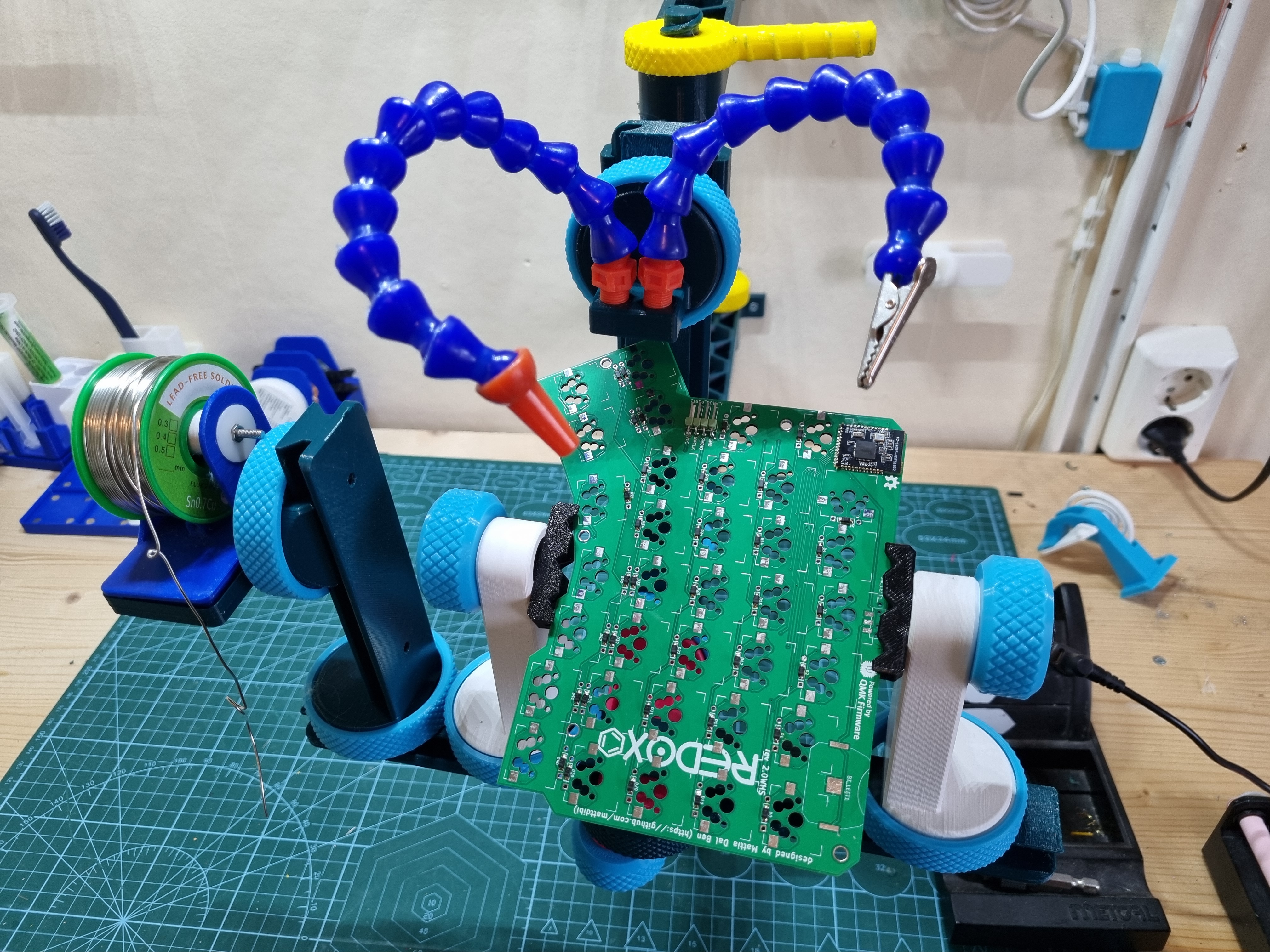 Multi-Dimesional Adjustable Modular Holder Tool - photo 3