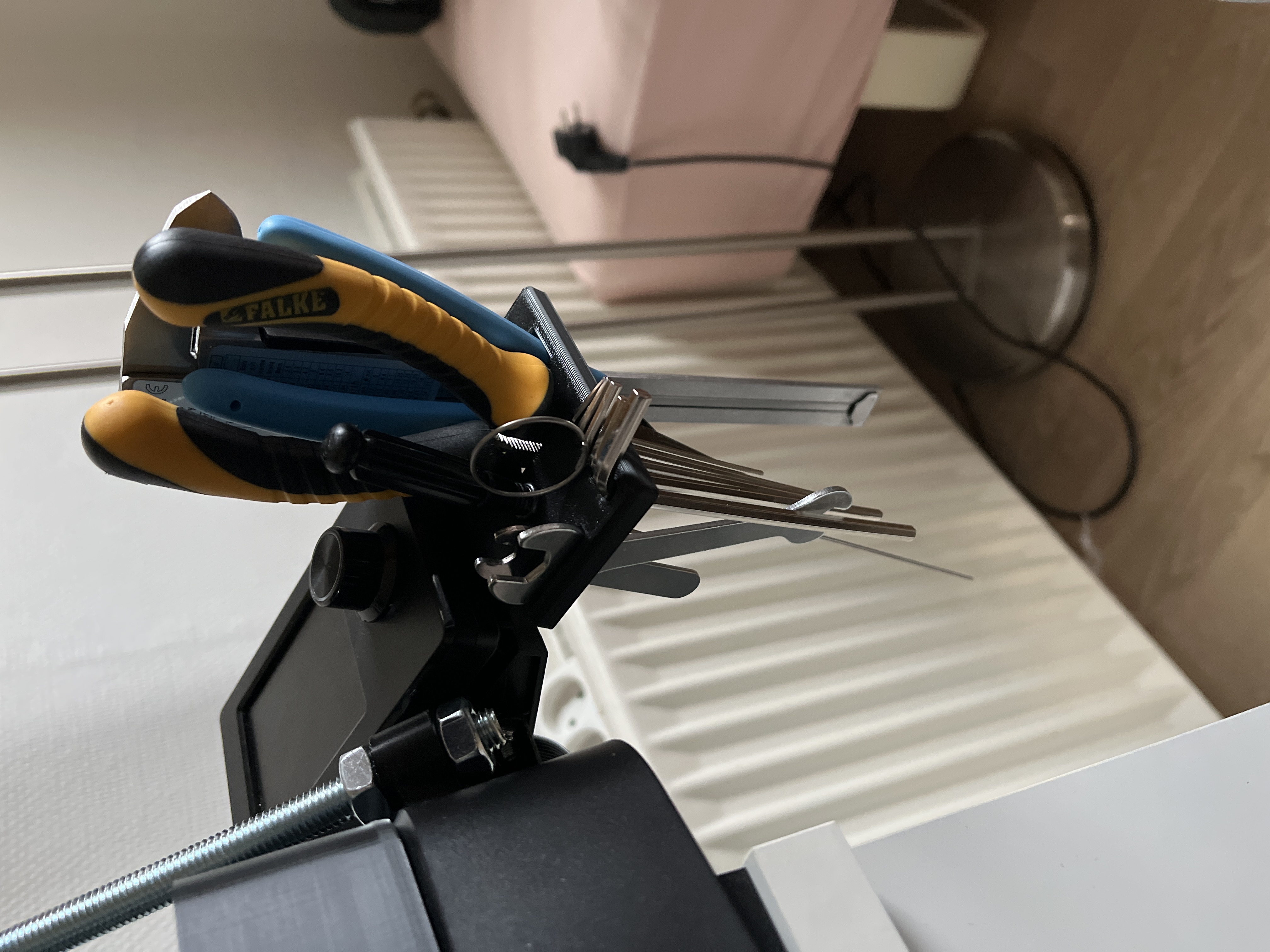 Ender 3 V3 SE - Under Screen mounted tool holder. - photo 3