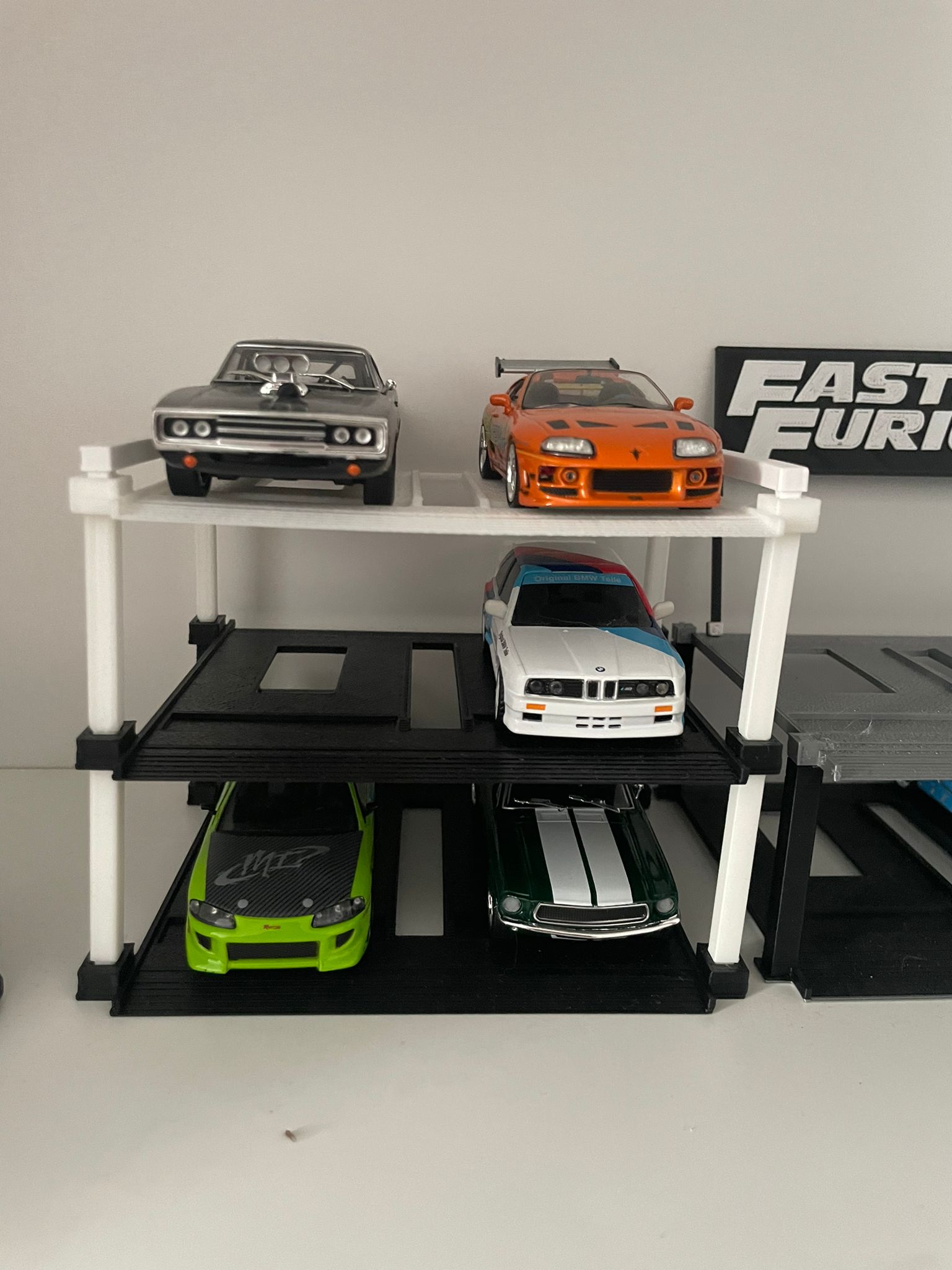 Car model Storage 1:43 (Dea)