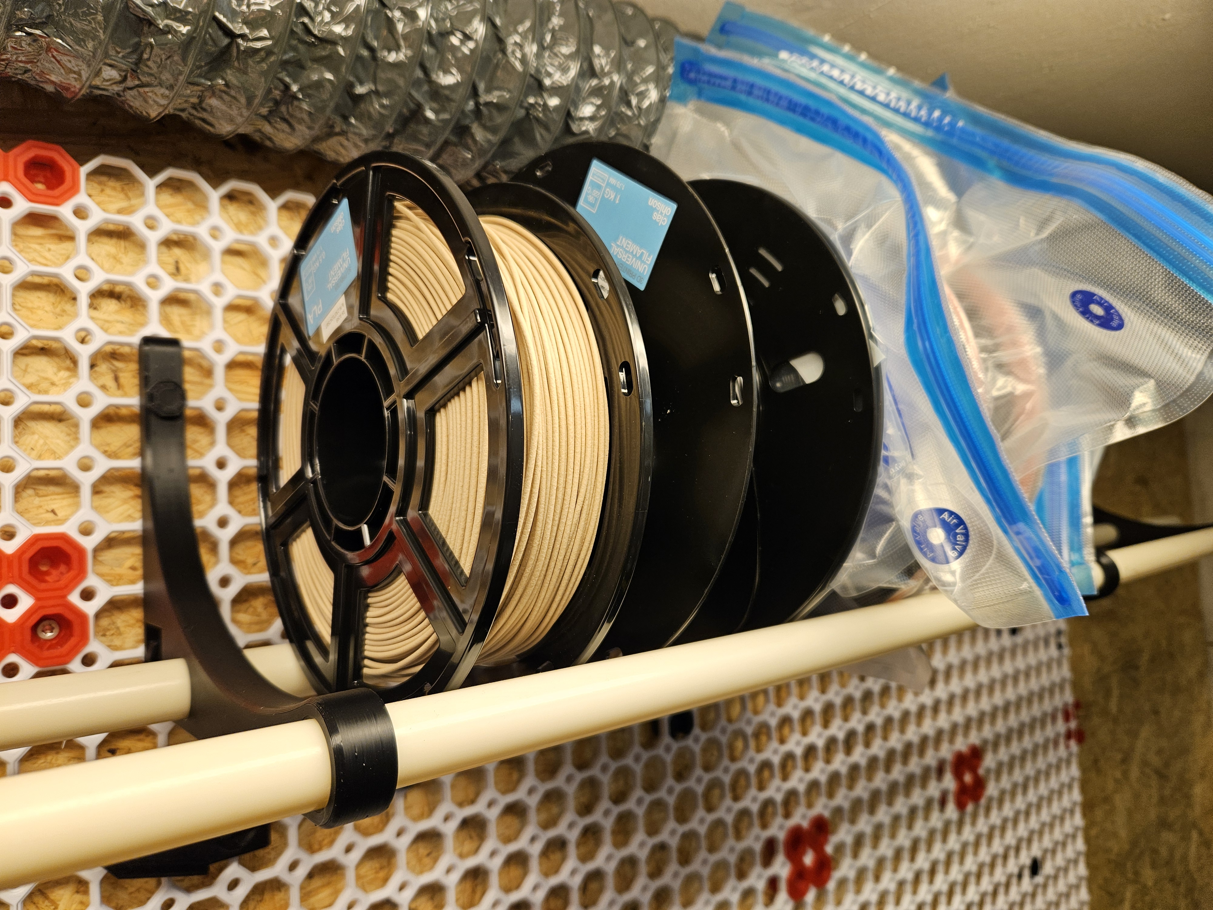 Filament shelf bracket for Multiboard