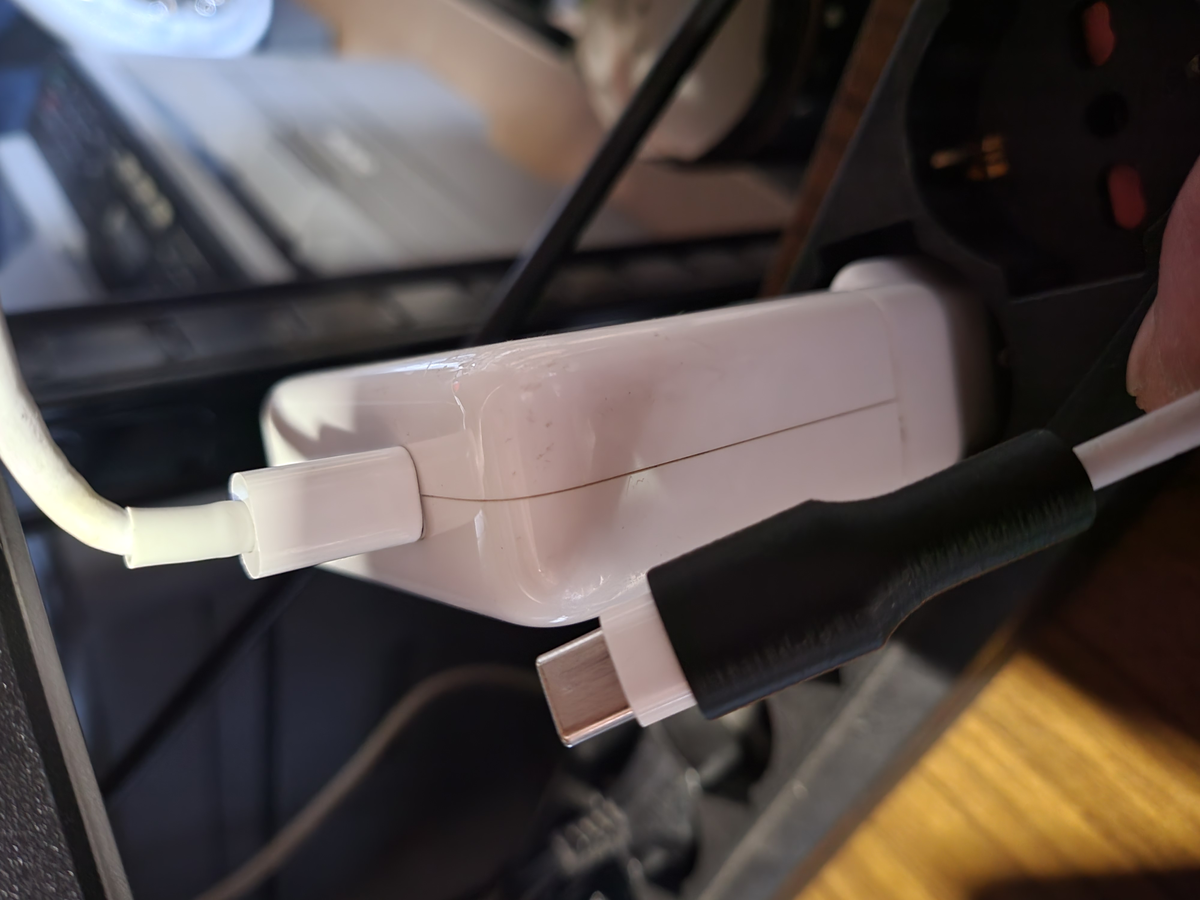 apple macbook cable protection usbc - photo 3