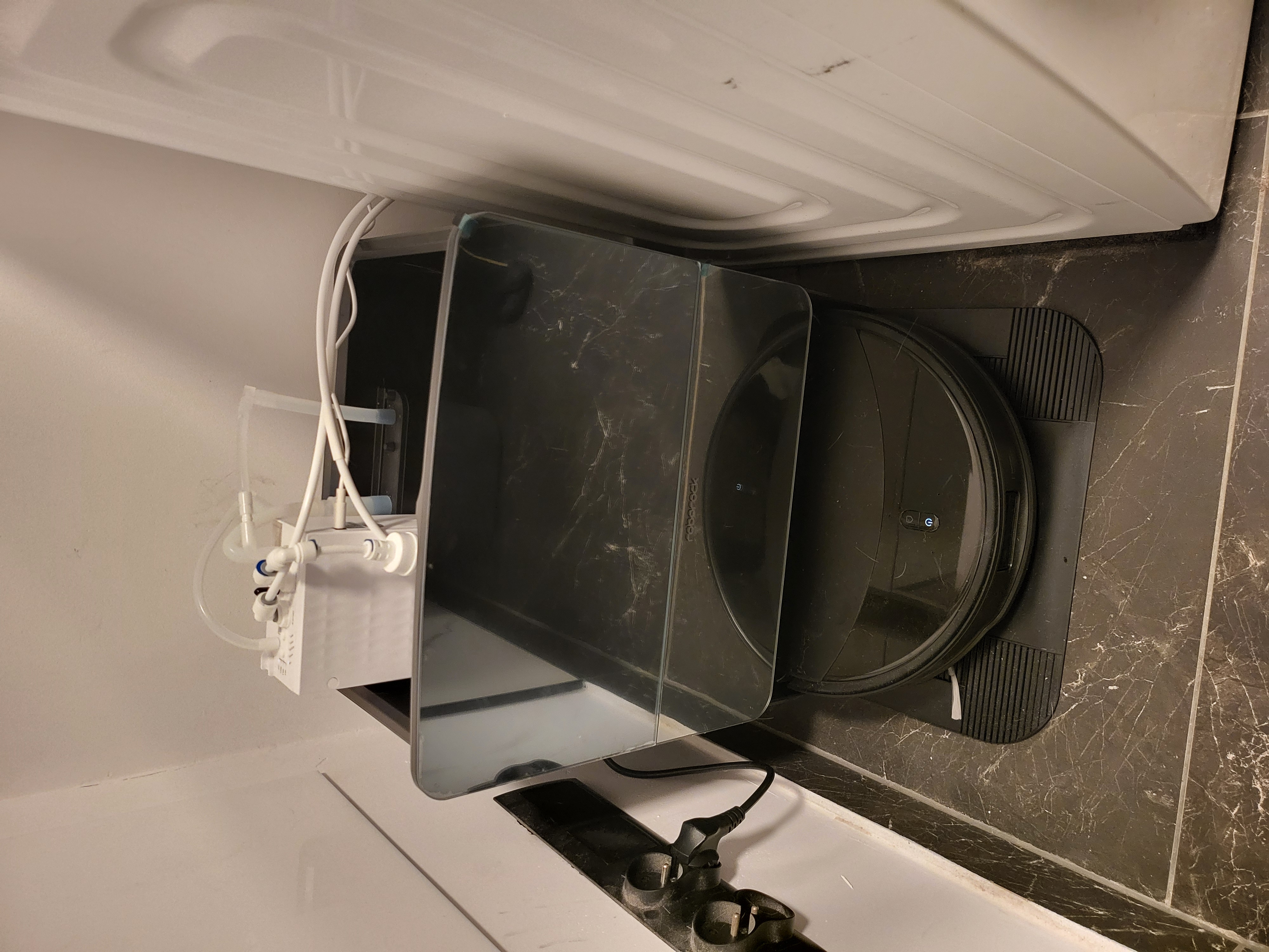 Roborock Saros 10R plumbing cover & shelf - photo 2