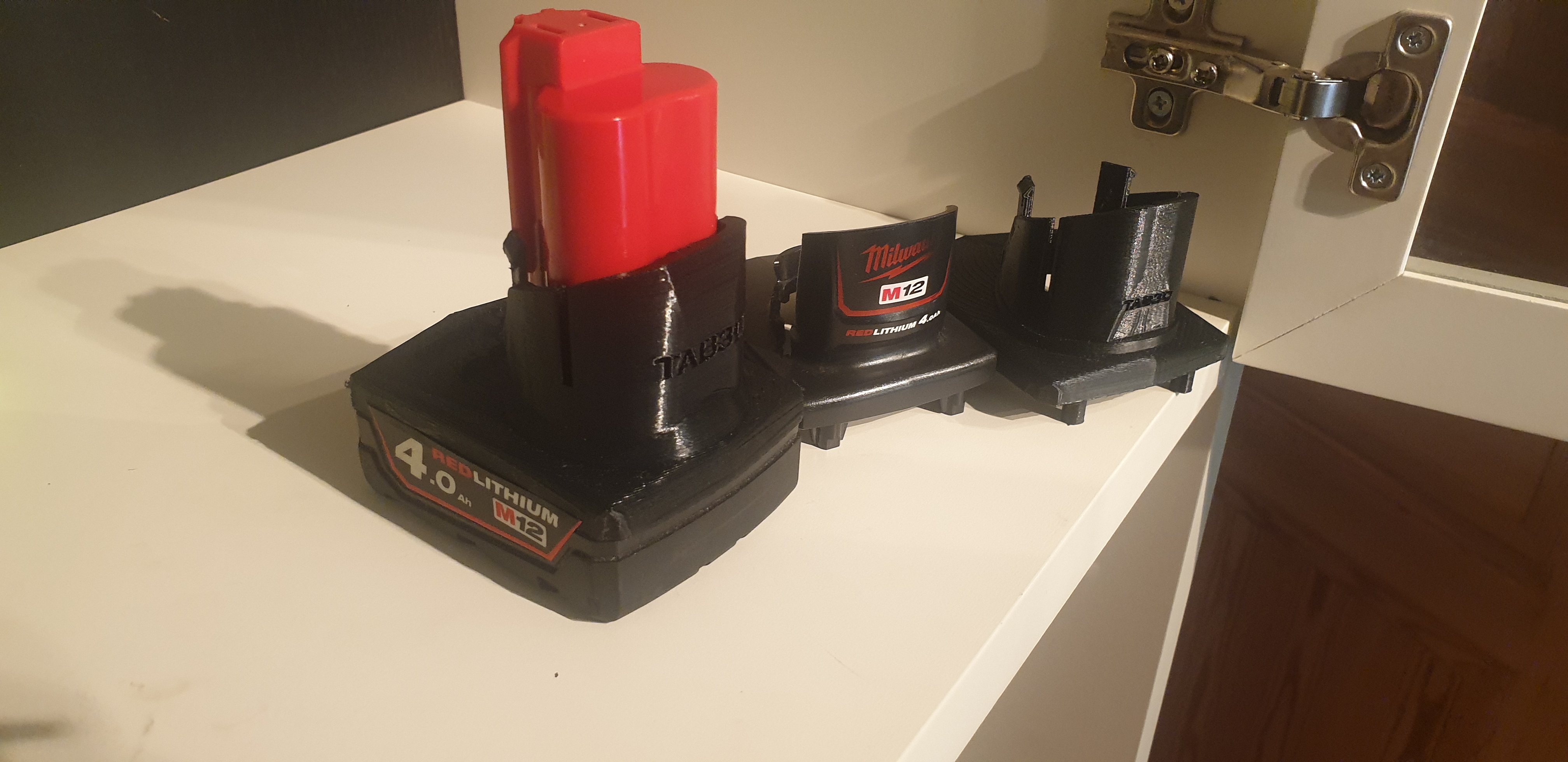 milwaukee 12 volt 4-6 ampere battery replacement parts - photo 2