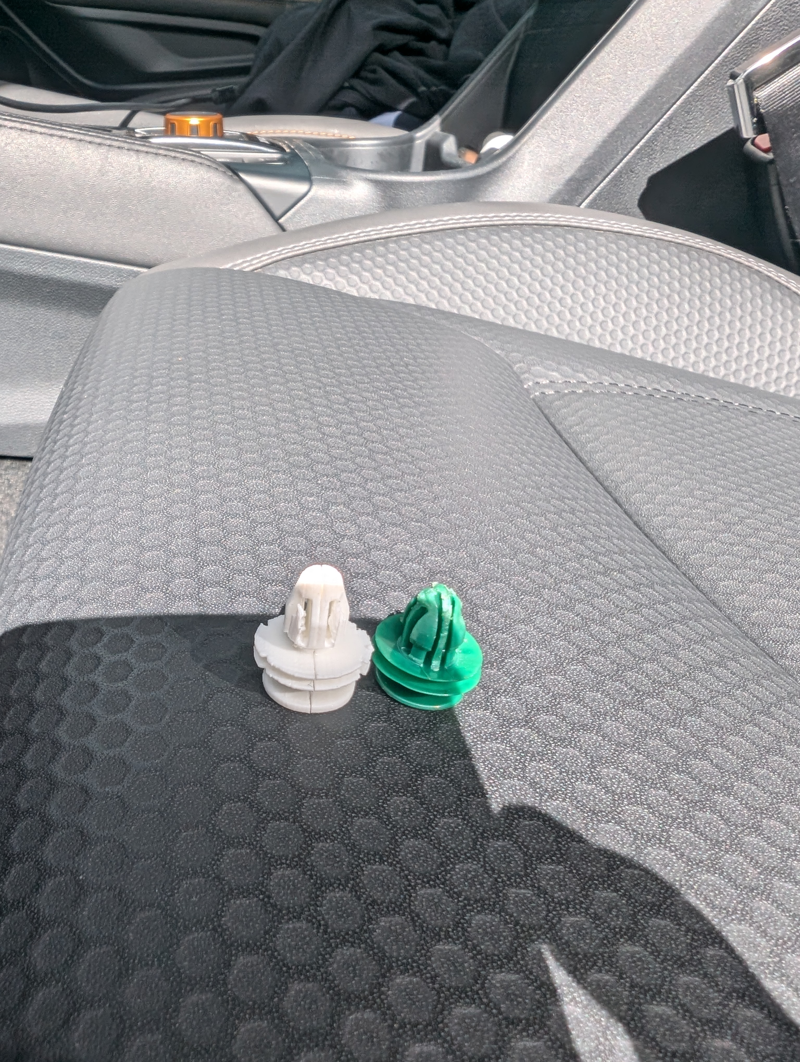 Car panel clip - photo 4
