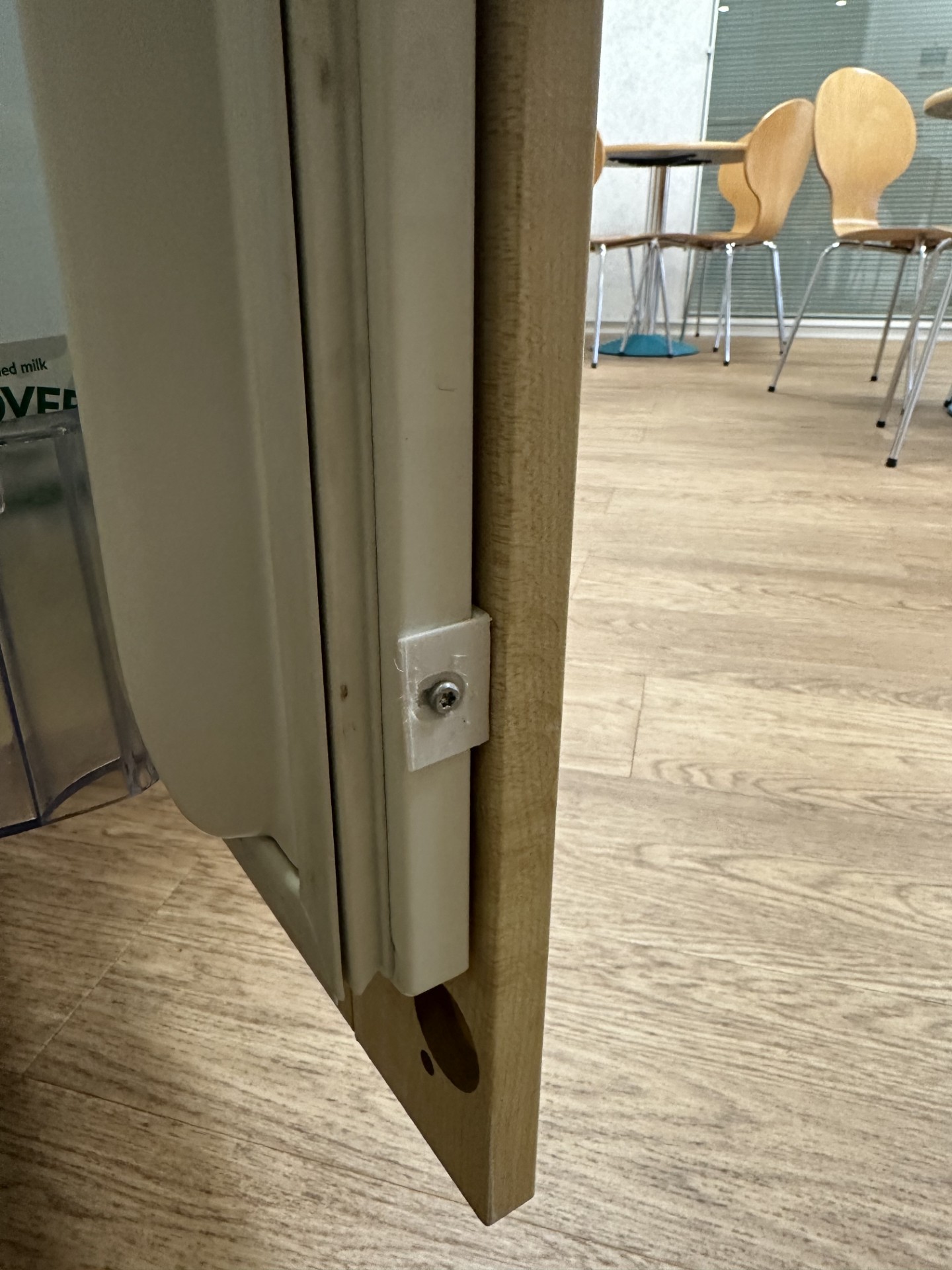 Integrated Fridge/Freezer Door Clip Fixing Bracket - photo 2