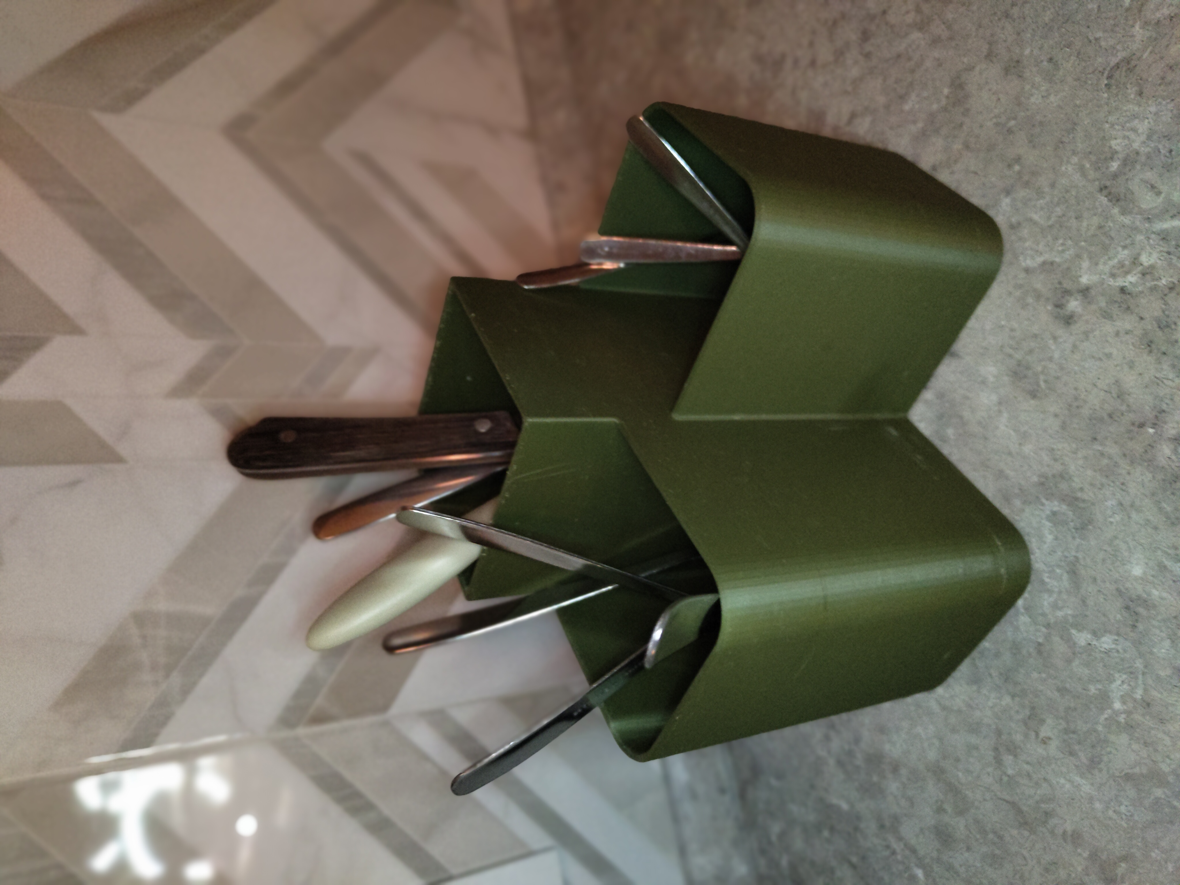 Kitchen utensils holder