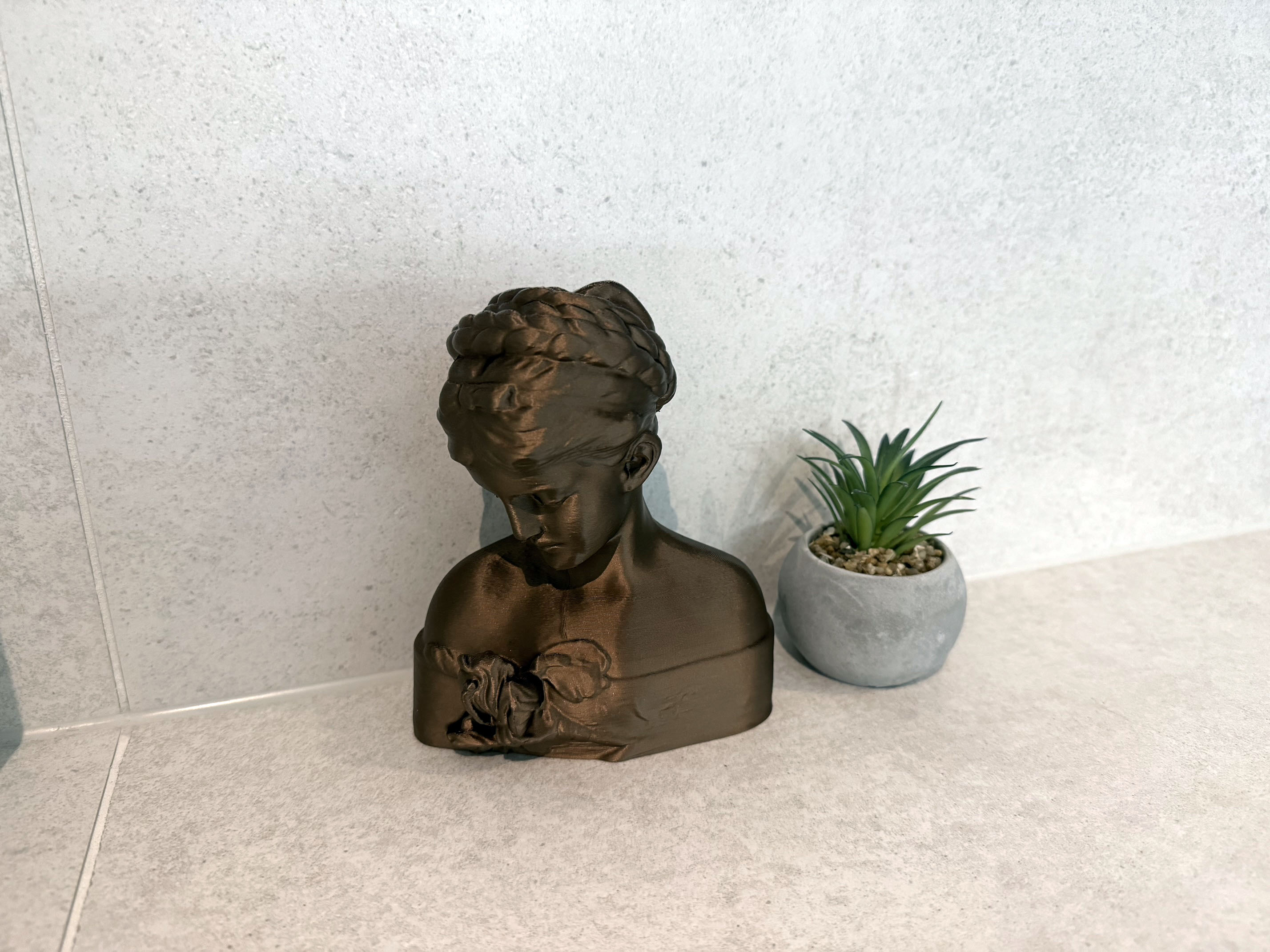 Female Bust Sculpture/Figurine - photo 3