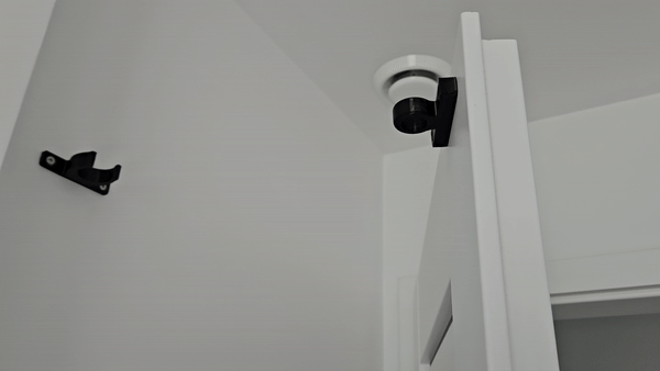 Snap door holder