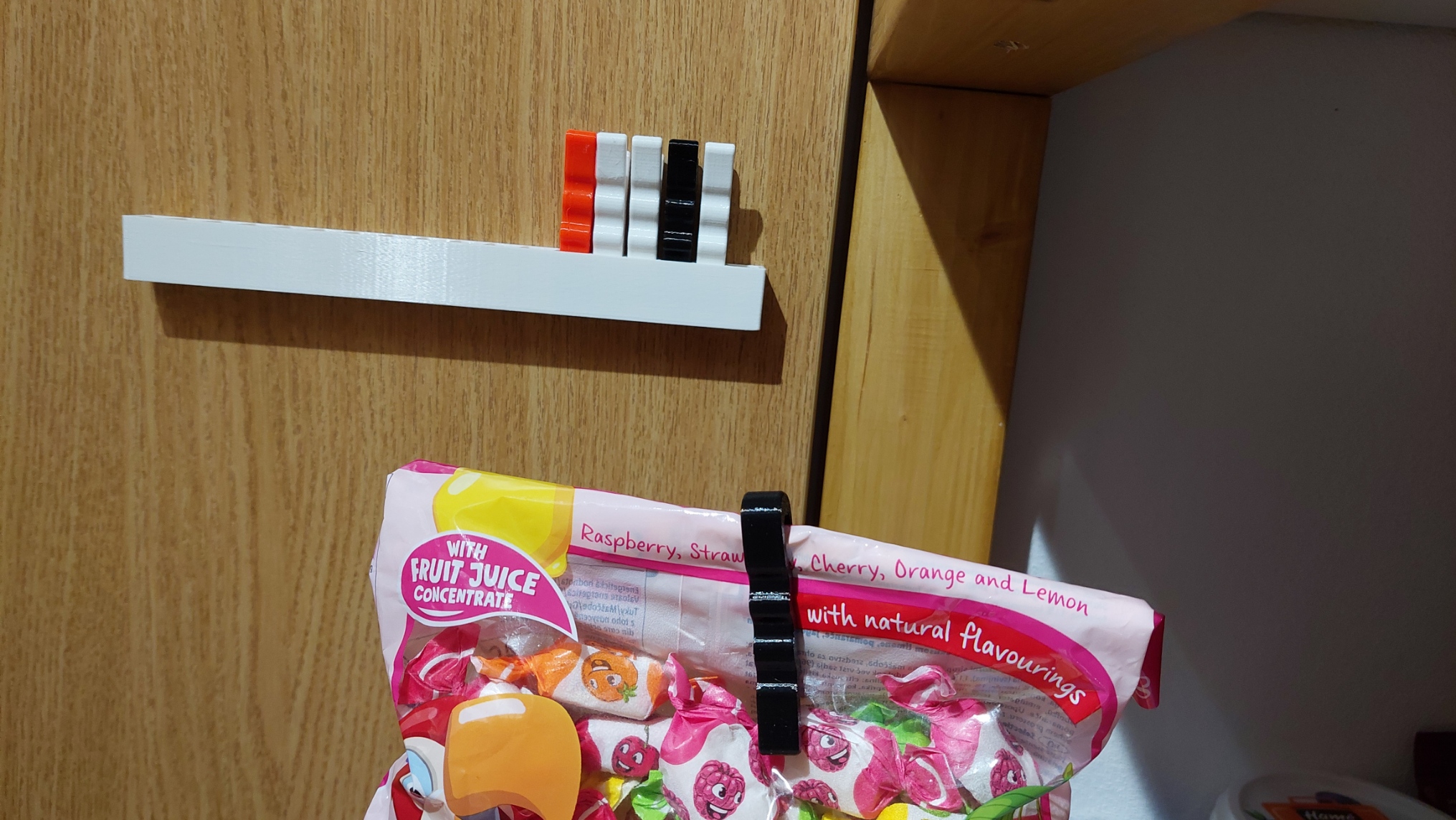 clip holder - photo 2