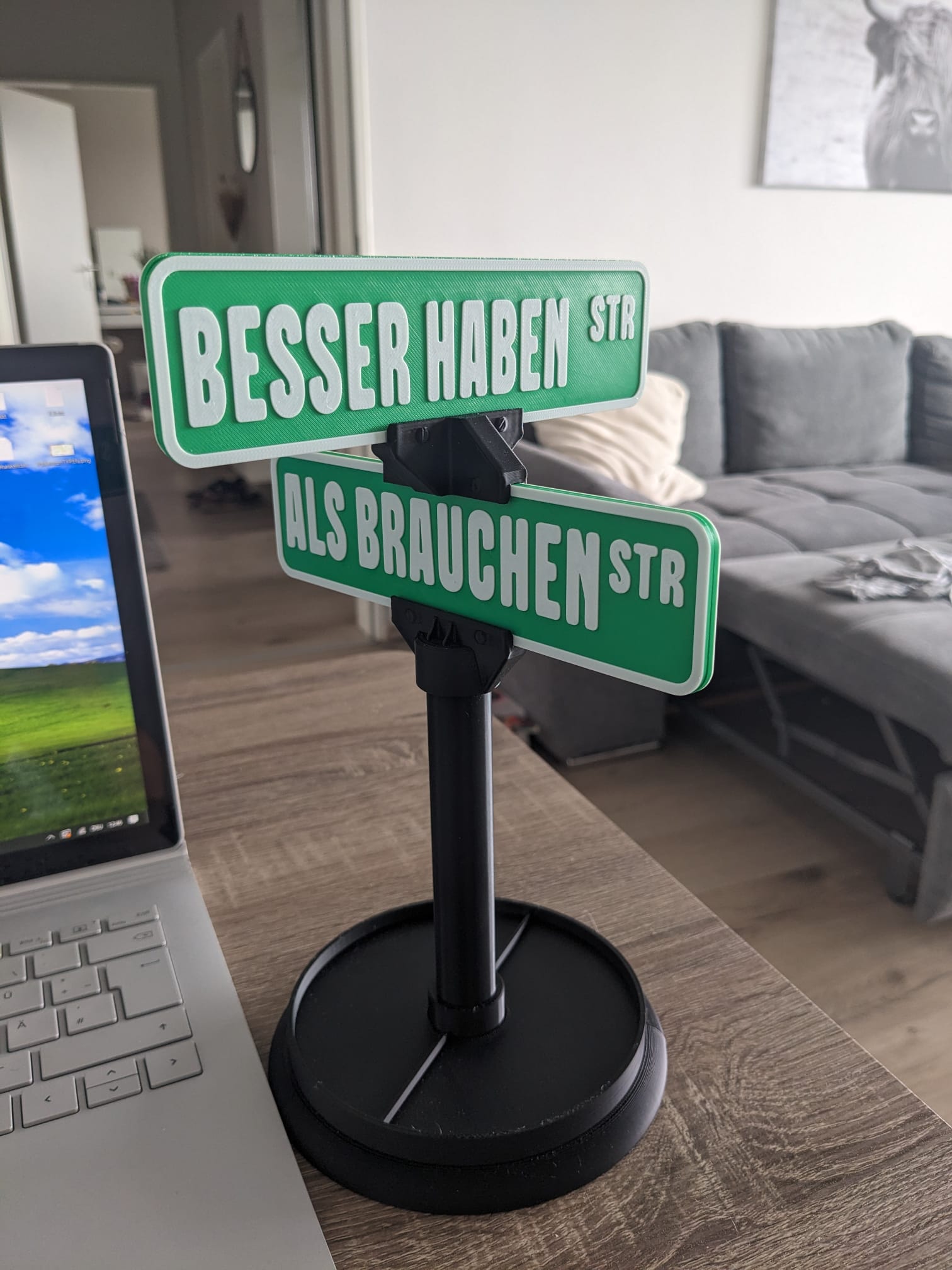 Street sign desktop + additional storage plate