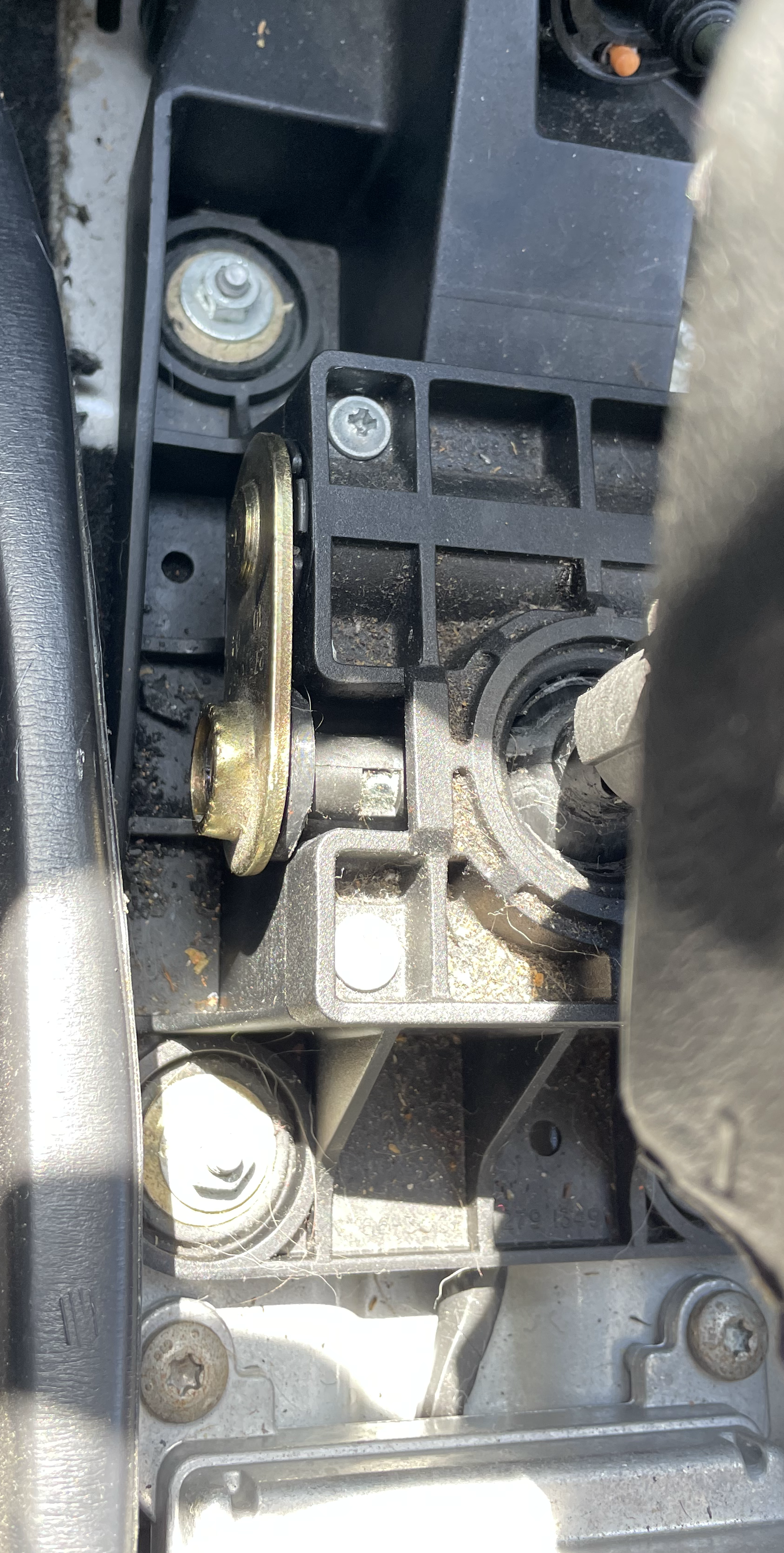 2005 Ford Focus Shifter Bushing - photo 3