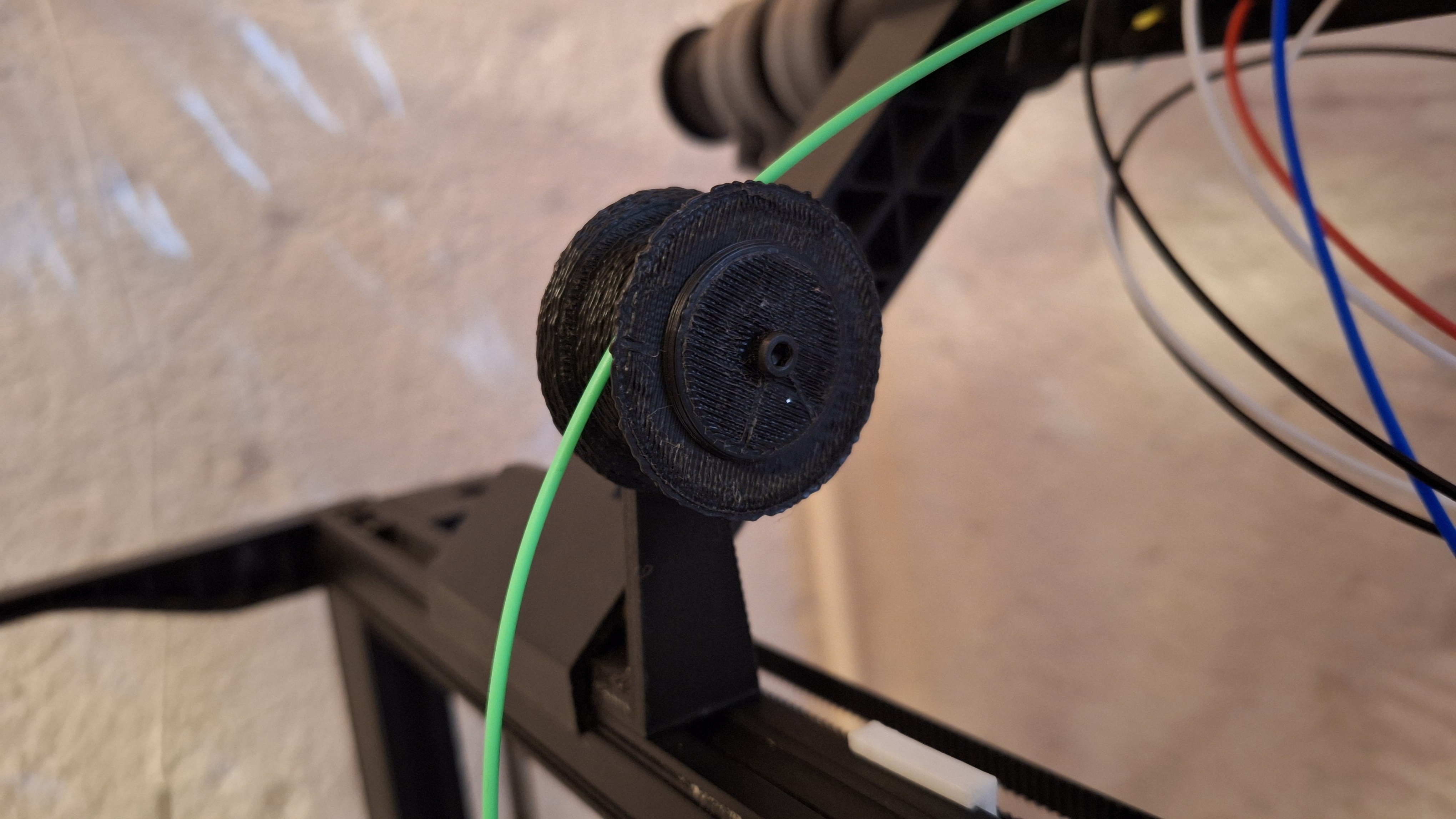 Pulley filament guide