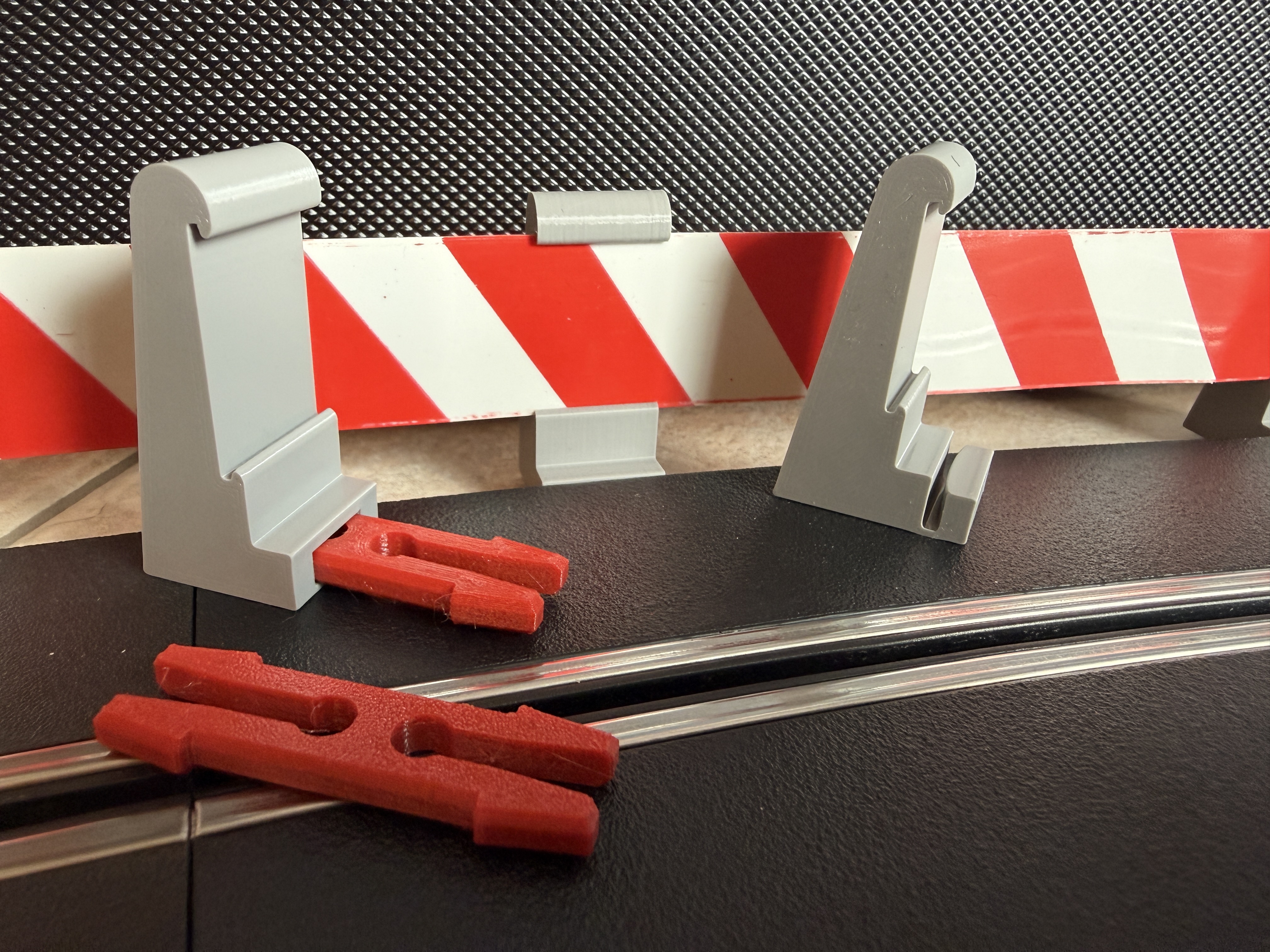 Carrera Track 132/124 Barrier Holder with Clip or Clamp - Leitplanke Halter - photo 2