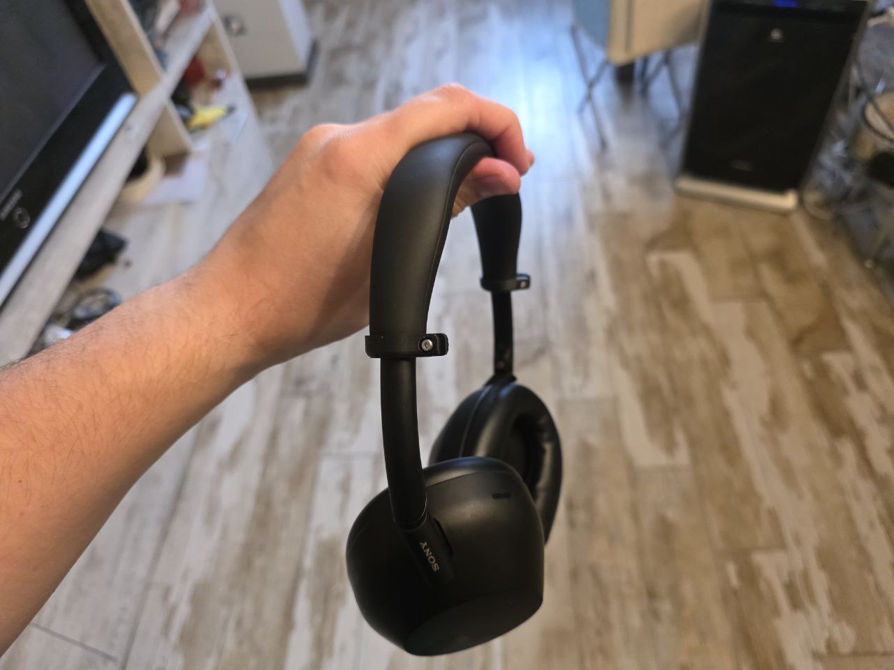 Sony XM6 headphone hinge repair - photo 3