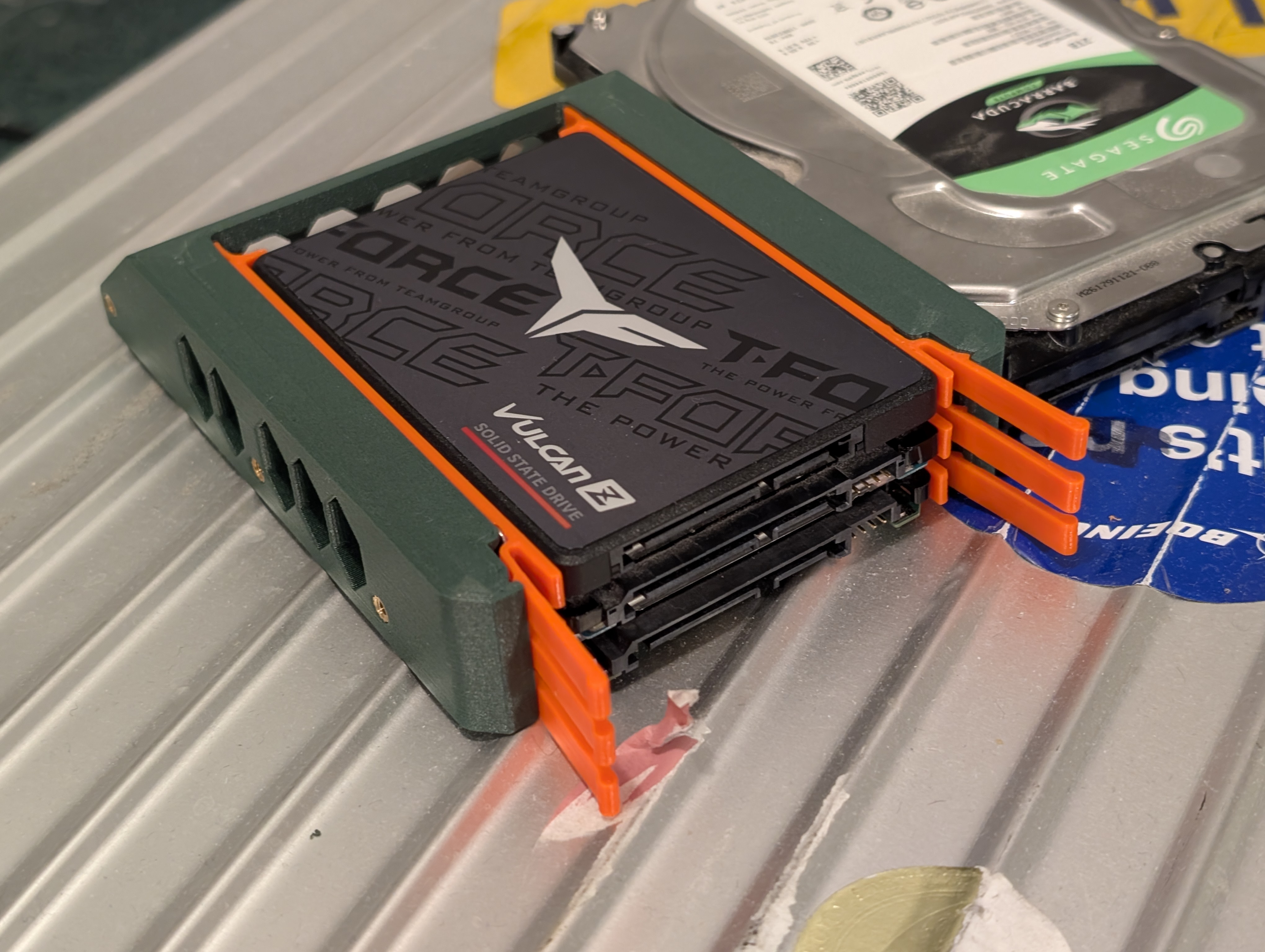 2.5" SSD to 3.5" HDD Triple Drive Caddy Adapter, Tooless