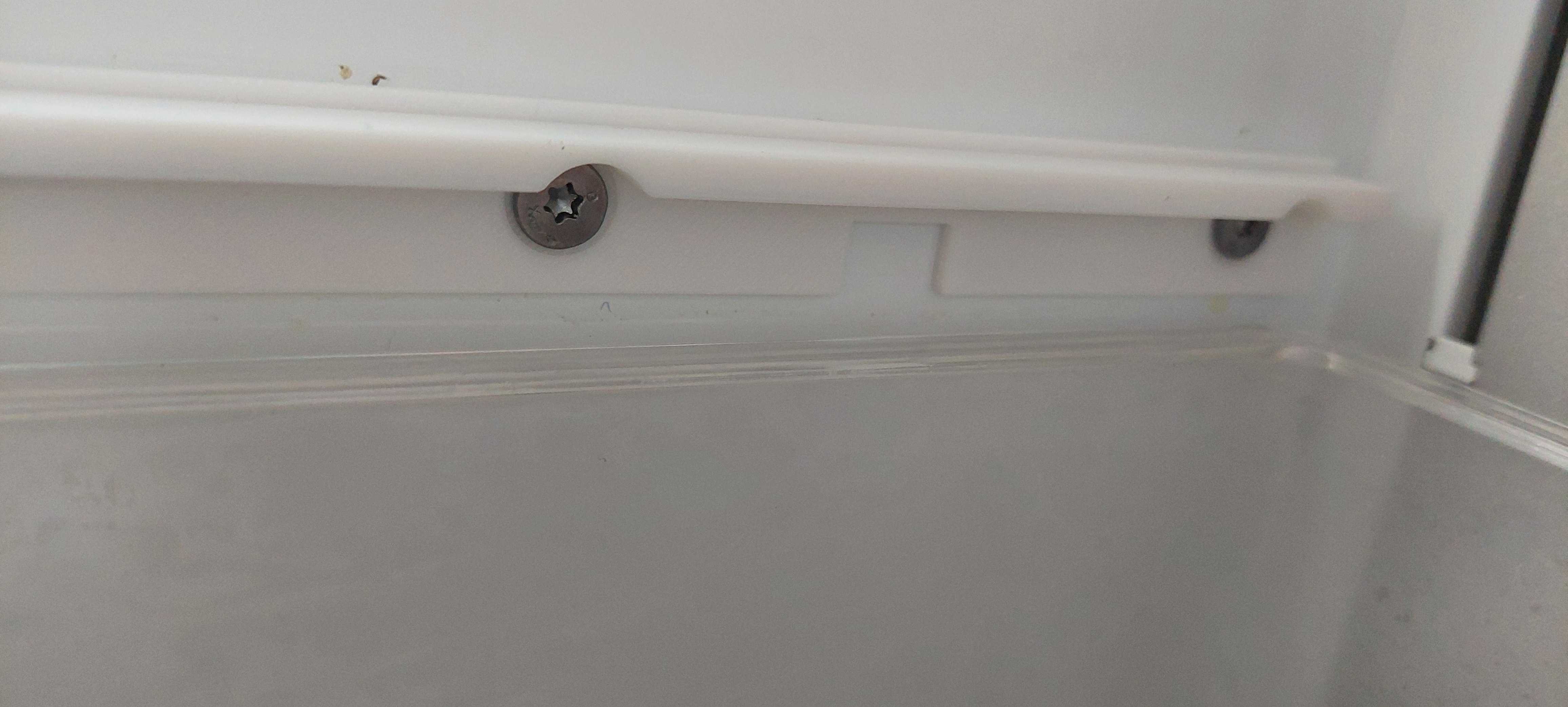 Miele K 2902 Vi Fridge part 11062990 or part 11062800 that holds the glass shelf