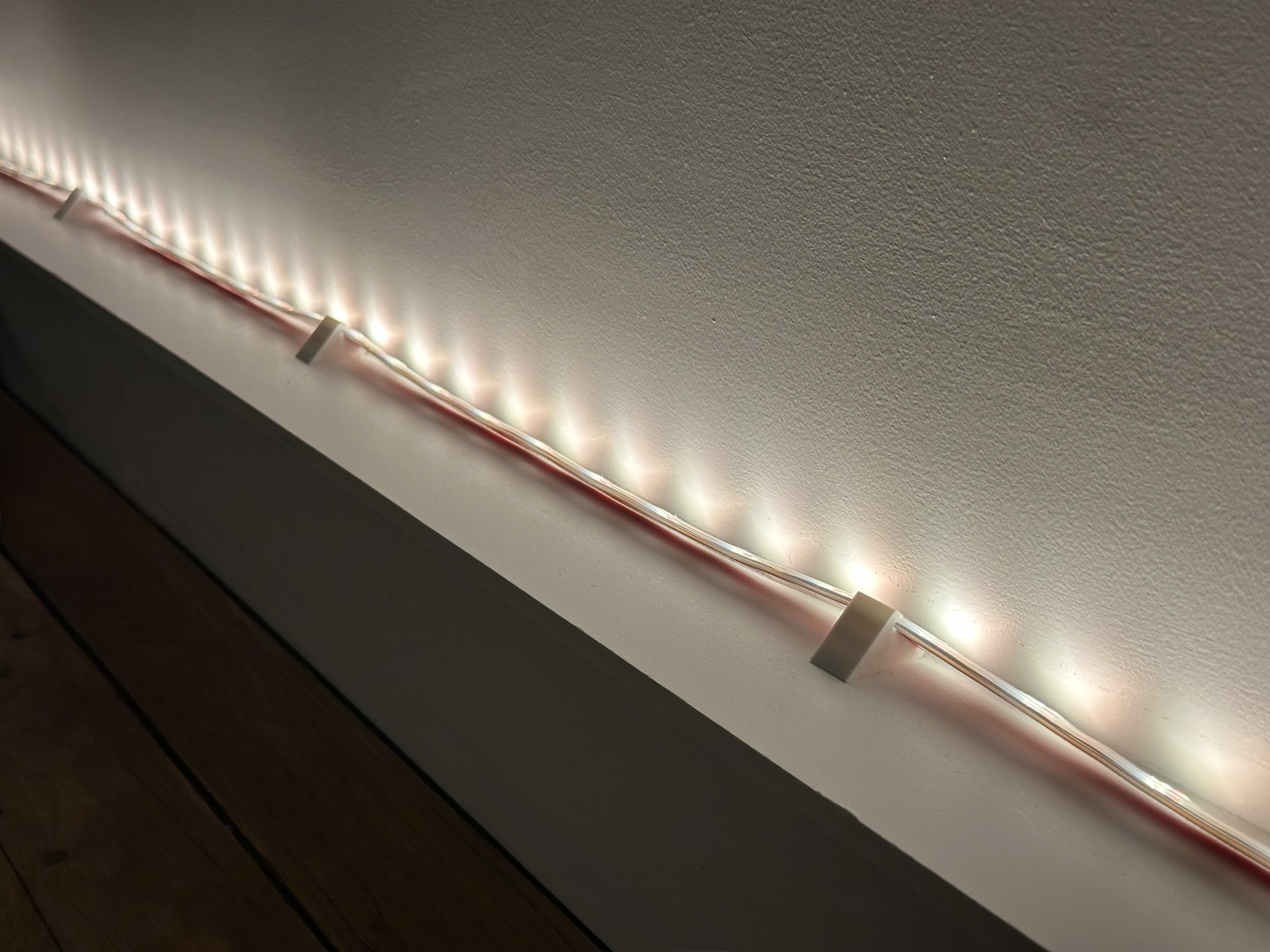 LED Strip Clip with Angle | Nanoleaf Essentials Smart Lightstrip - photo 3