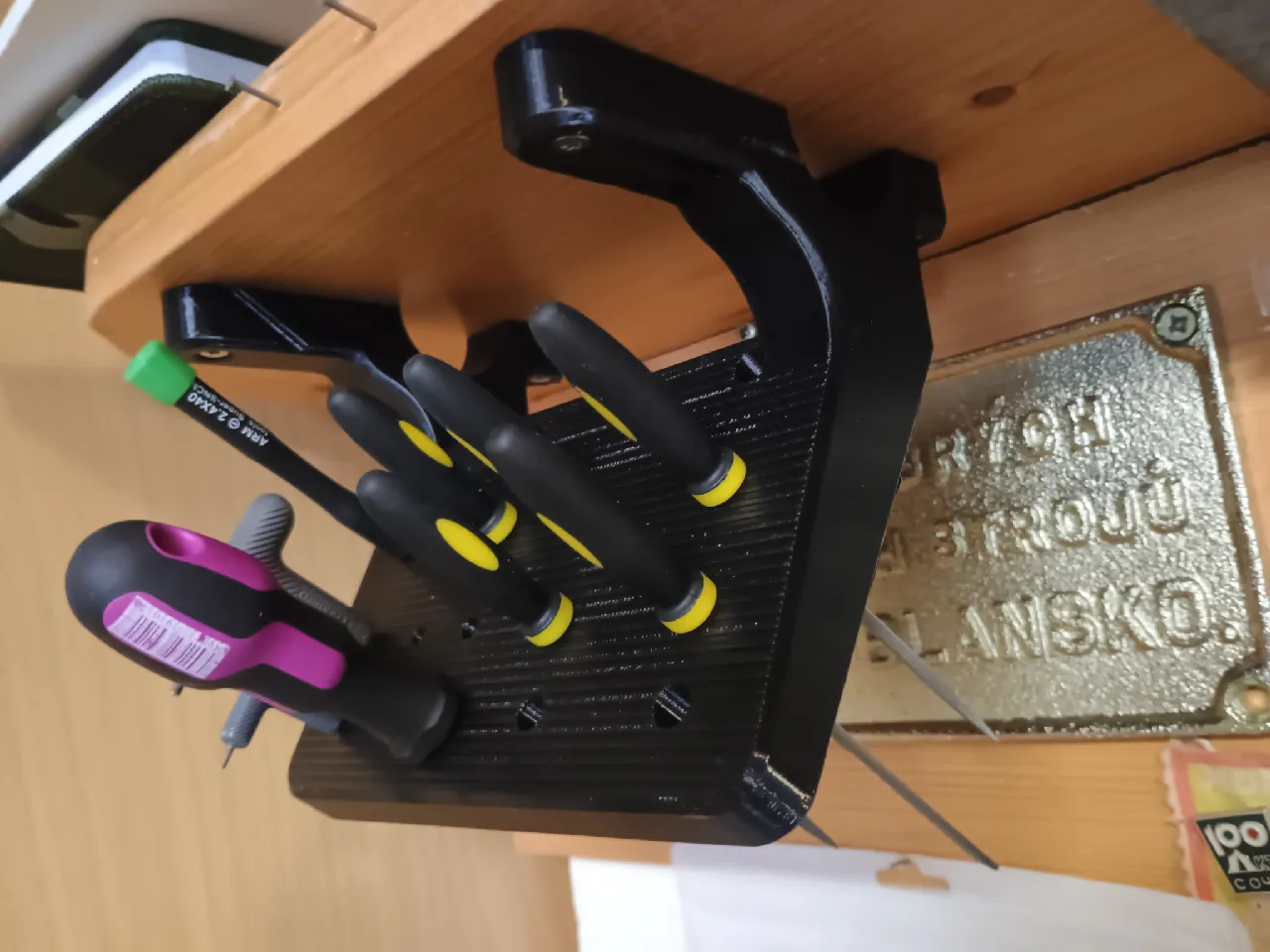 Double-sided tool holder