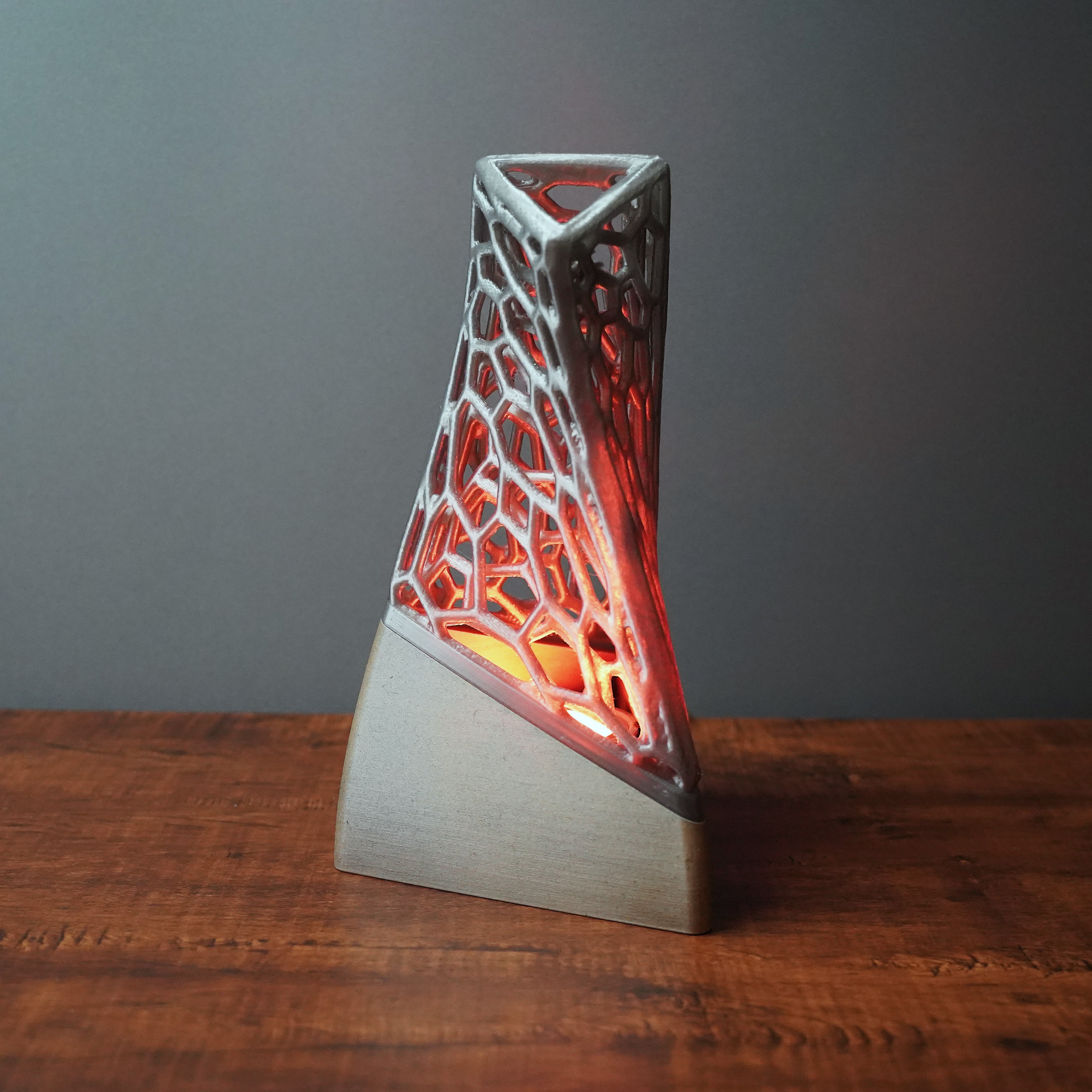 Tri Voronoi Lamp