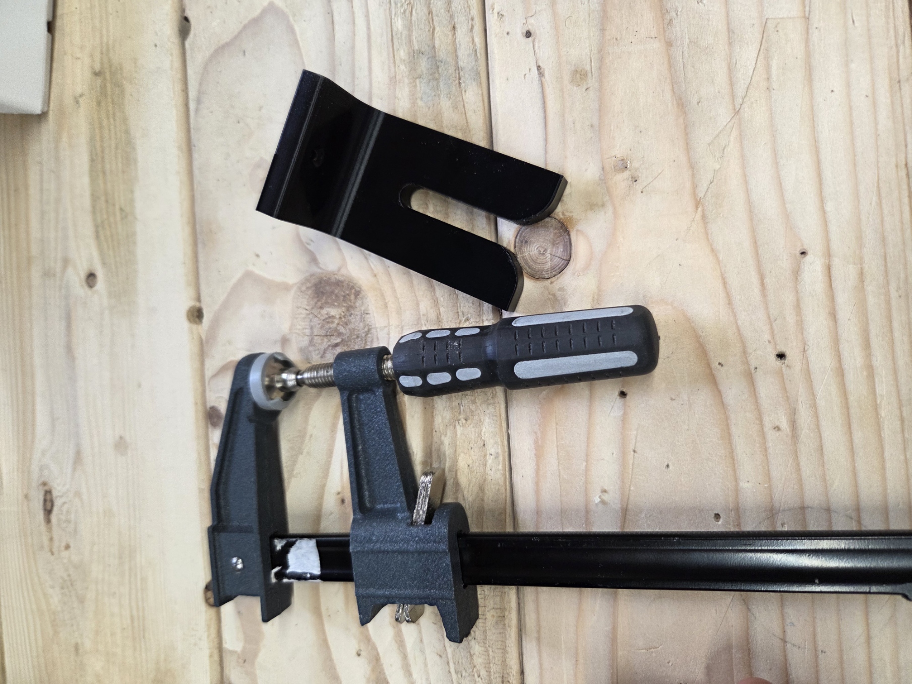 PITTSBURGH Harbor freight Quick-Release Bar Clamp Wall Mount Holder - photo 4