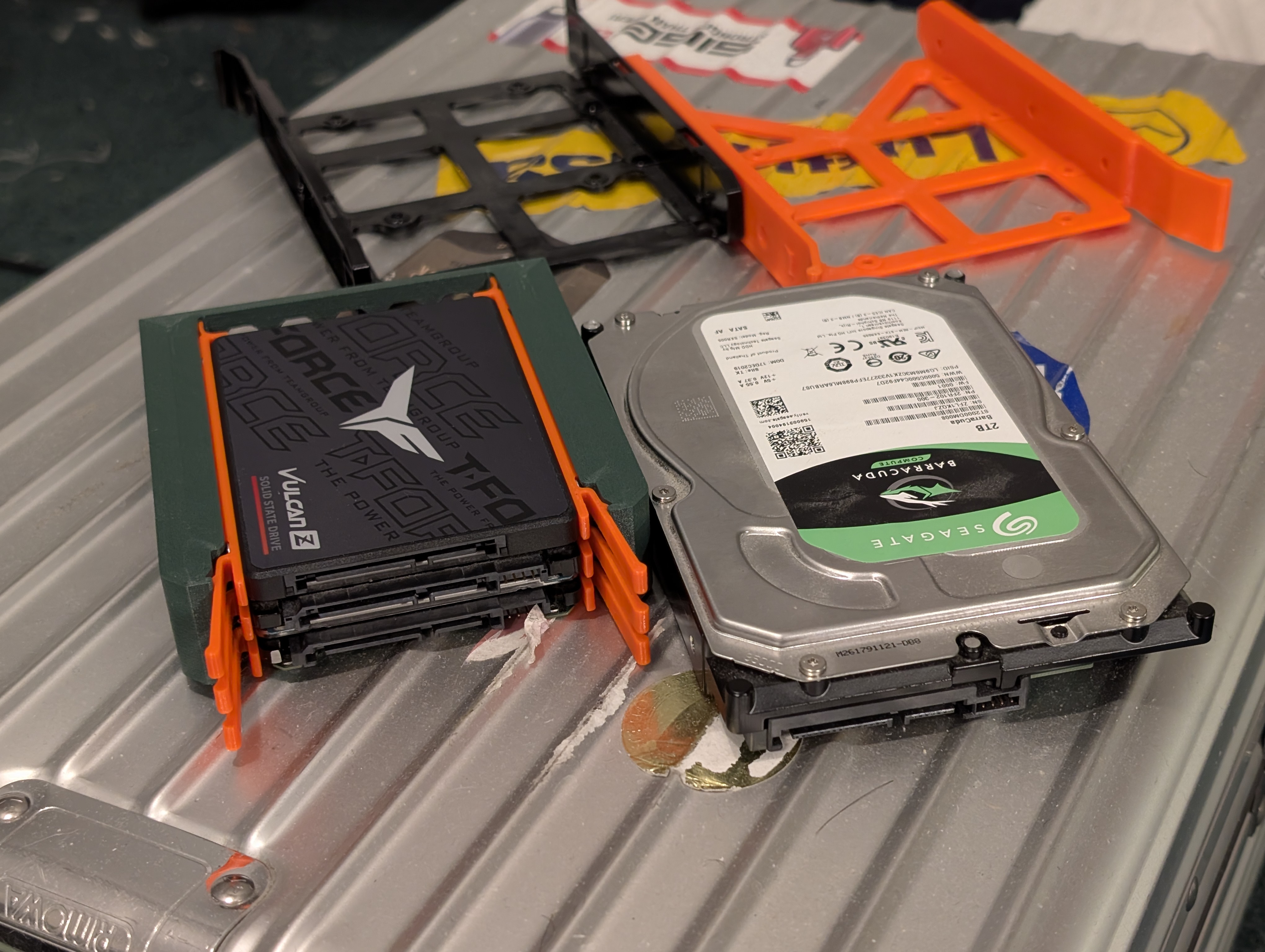 2.5" SSD to 3.5" HDD Triple Drive Caddy Adapter, Tooless - photo 3