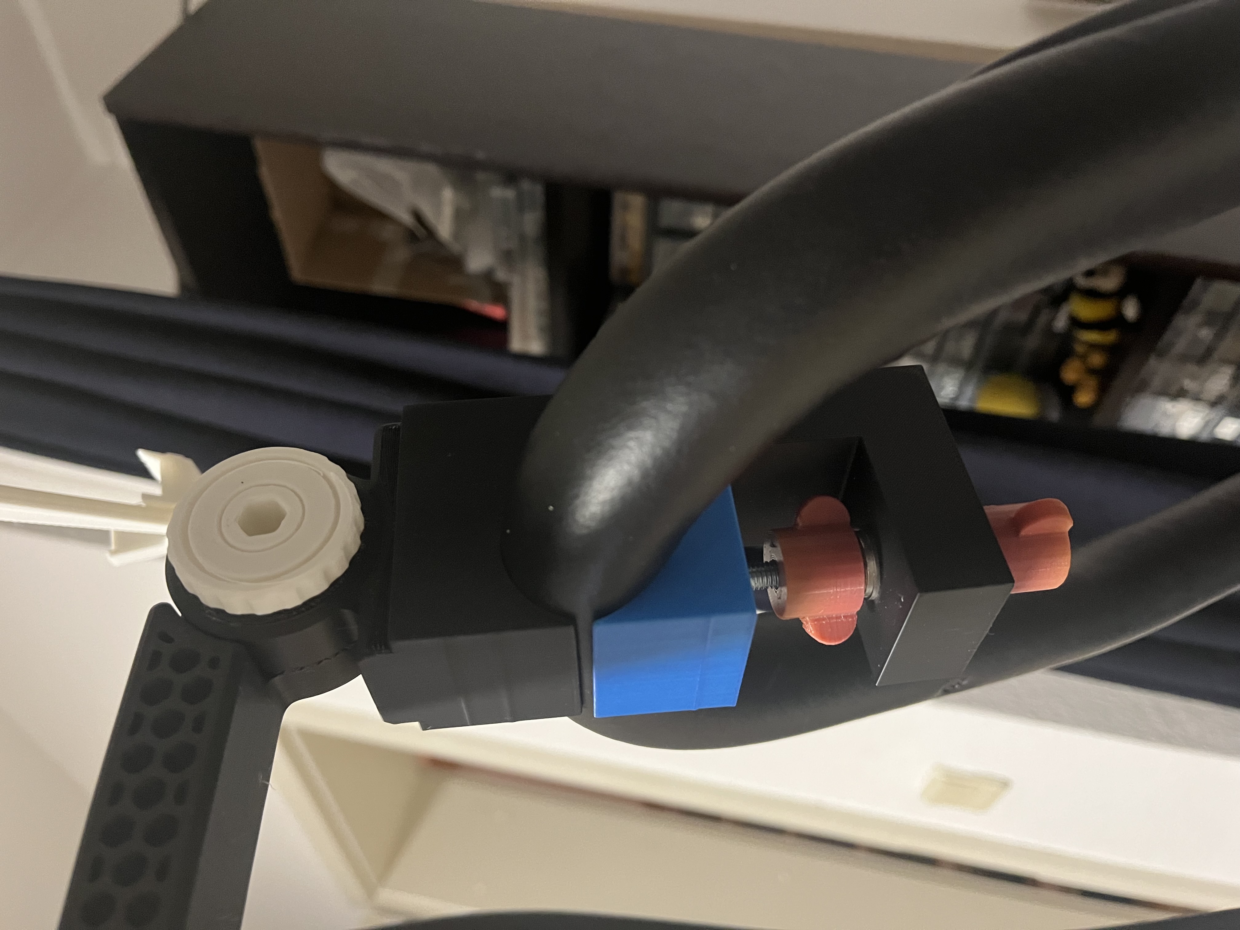Cross trainer clamp for soft round grip holder. - photo 3