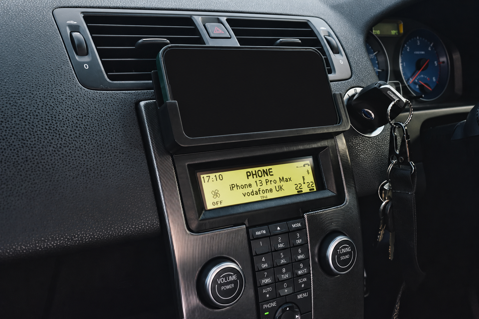 Custom Volvo V50 S40 C30 C70 phone mount