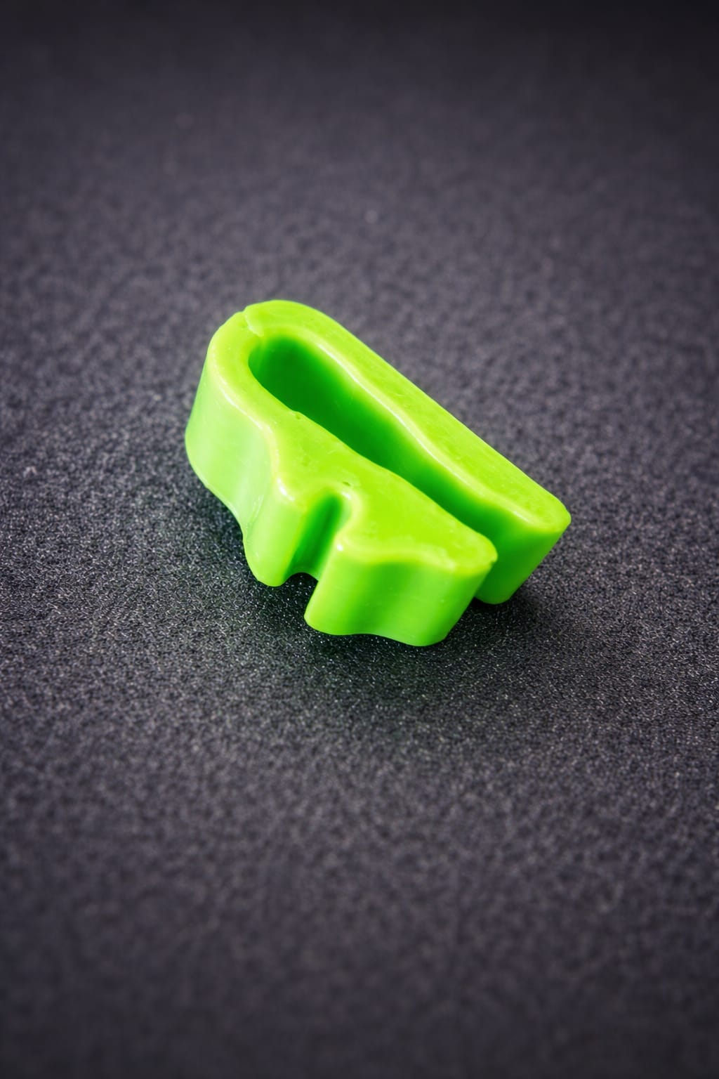 Minimalist filament clip
